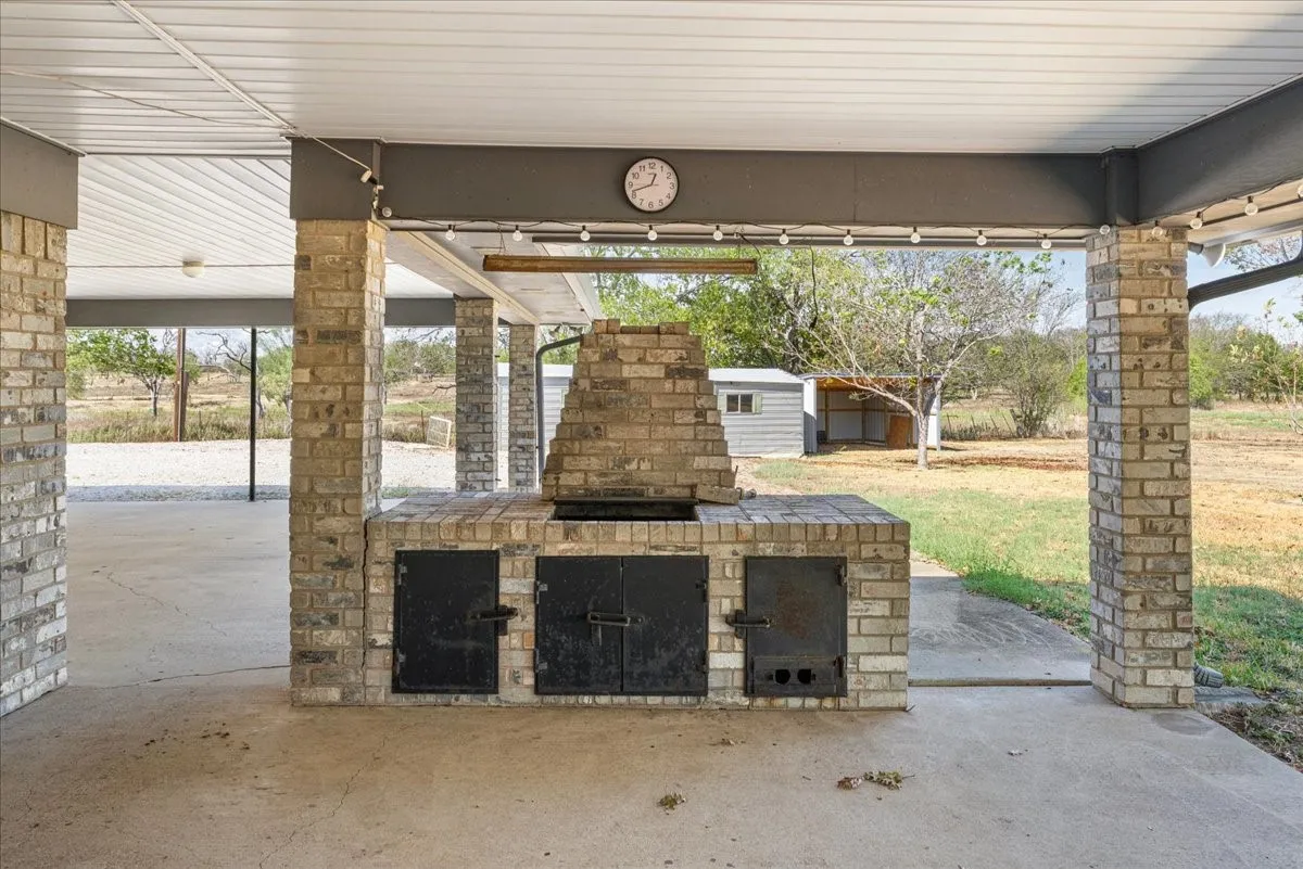 Single Family Residence For Sale in Navarro County , 801 County Road 0025, Corsicana, Texas 75109, 3 Bedroom, 3 Bathroom, Garage spaces, 2,064 Sqft, built in 1985, mls#21396323, Real Estate Agent in Corsicana, Homes For Sale in Navarro county, Homes For Sale in Corsicana, Realtor in Corsicana Texas, Real Estate Brokerage Independent Realty Texas, Luminita Cordes Realtor