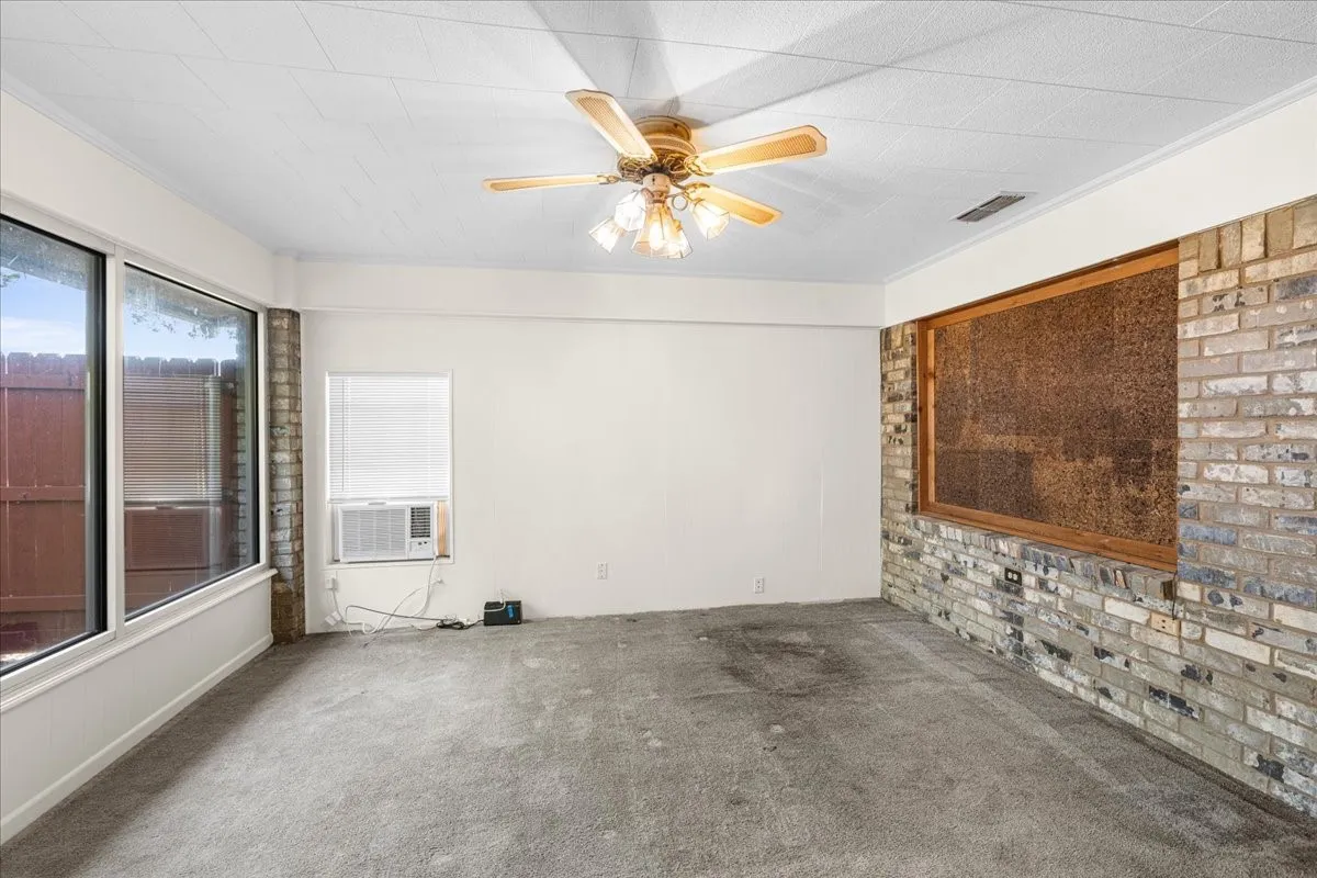 Single Family Residence For Sale in Navarro County , 801 County Road 0025, Corsicana, Texas 75109, 3 Bedroom, 3 Bathroom, Garage spaces, 2,064 Sqft, built in 1985, mls#21396323, Real Estate Agent in Corsicana, Homes For Sale in Navarro county, Homes For Sale in Corsicana, Realtor in Corsicana Texas, Real Estate Brokerage Independent Realty Texas, Luminita Cordes Realtor