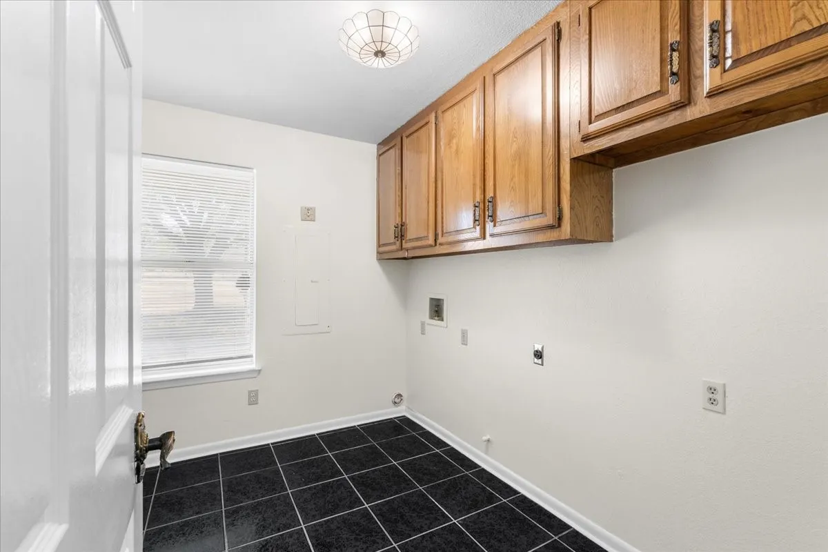 Single Family Residence For Sale in Navarro County , 801 County Road 0025, Corsicana, Texas 75109, 3 Bedroom, 3 Bathroom, Garage spaces, 2,064 Sqft, built in 1985, mls#21396323, Real Estate Agent in Corsicana, Homes For Sale in Navarro county, Homes For Sale in Corsicana, Realtor in Corsicana Texas, Real Estate Brokerage Independent Realty Texas, Luminita Cordes Realtor