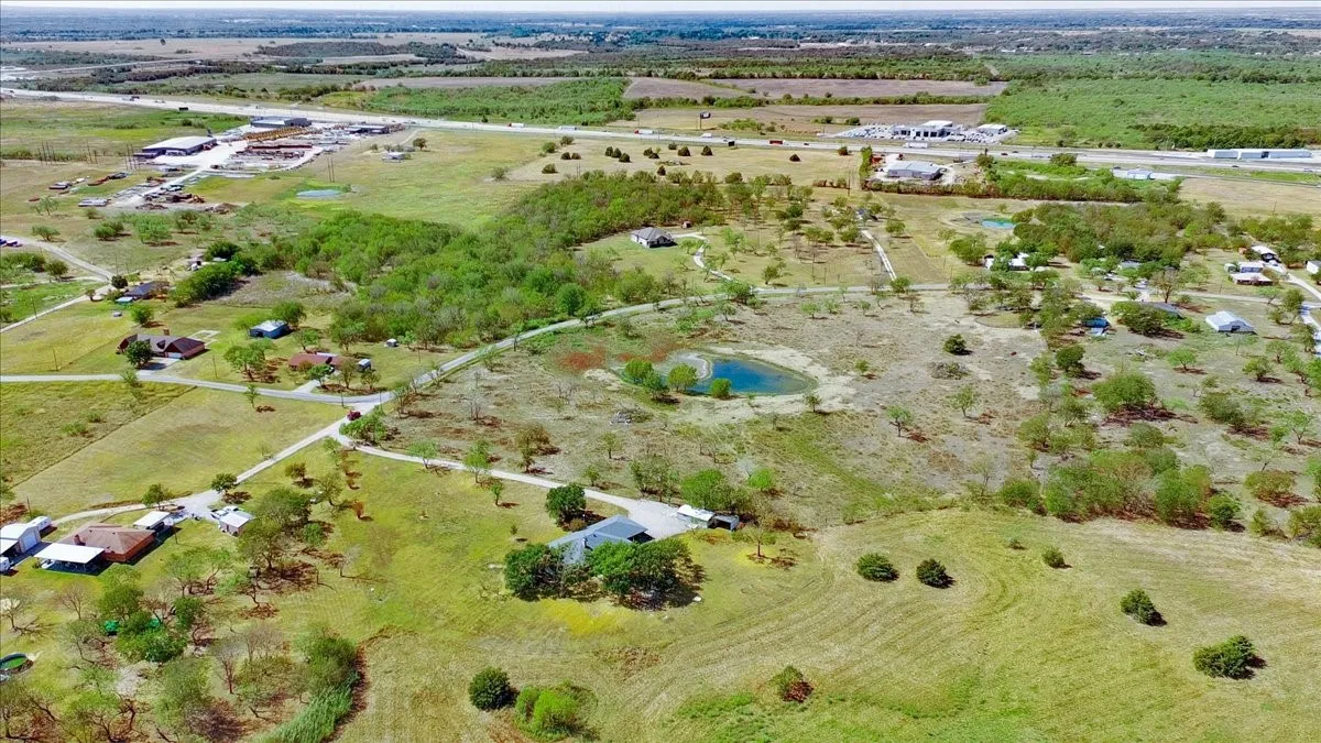 Single Family Residence For Sale in Navarro County , 801 County Road 0025, Corsicana, Texas 75109, 3 Bedroom, 3 Bathroom, Garage spaces, 2,064 Sqft, built in 1985, mls#21396323, Real Estate Agent in Corsicana, Homes For Sale in Navarro county, Homes For Sale in Corsicana, Realtor in Corsicana Texas, Real Estate Brokerage Independent Realty Texas, Luminita Cordes Realtor