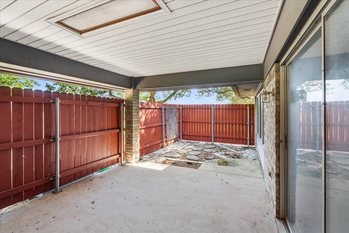 Single Family Residence For Sale in Navarro County , 801 County Road 0025, Corsicana, Texas 75109, 3 Bedroom, 3 Bathroom, Garage spaces, 2,064 Sqft, built in 1985, mls#21396323, Real Estate Agent in Corsicana, Homes For Sale in Navarro county, Homes For Sale in Corsicana, Realtor in Corsicana Texas, Real Estate Brokerage Independent Realty Texas, Luminita Cordes Realtor