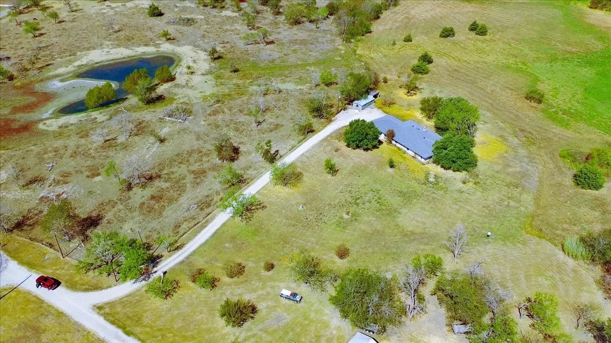 Single Family Residence For Sale in Navarro County , 801 County Road 0025, Corsicana, Texas 75109, 3 Bedroom, 3 Bathroom, Garage spaces, 2,064 Sqft, built in 1985, mls#21396323, Real Estate Agent in Corsicana, Homes For Sale in Navarro county, Homes For Sale in Corsicana, Realtor in Corsicana Texas, Real Estate Brokerage Independent Realty Texas, Luminita Cordes Realtor