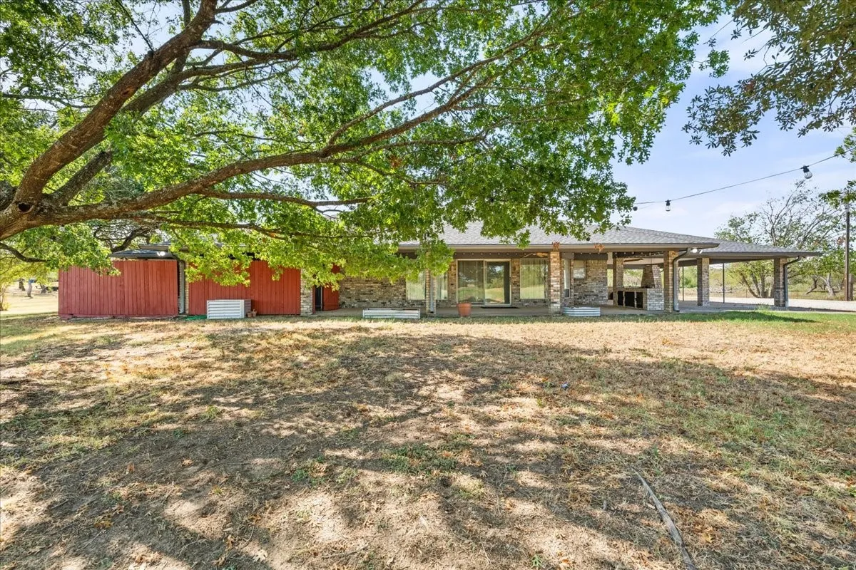Single Family Residence For Sale in Navarro County , 801 County Road 0025, Corsicana, Texas 75109, 3 Bedroom, 3 Bathroom, Garage spaces, 2,064 Sqft, built in 1985, mls#21396323, Real Estate Agent in Corsicana, Homes For Sale in Navarro county, Homes For Sale in Corsicana, Realtor in Corsicana Texas, Real Estate Brokerage Independent Realty Texas, Luminita Cordes Realtor