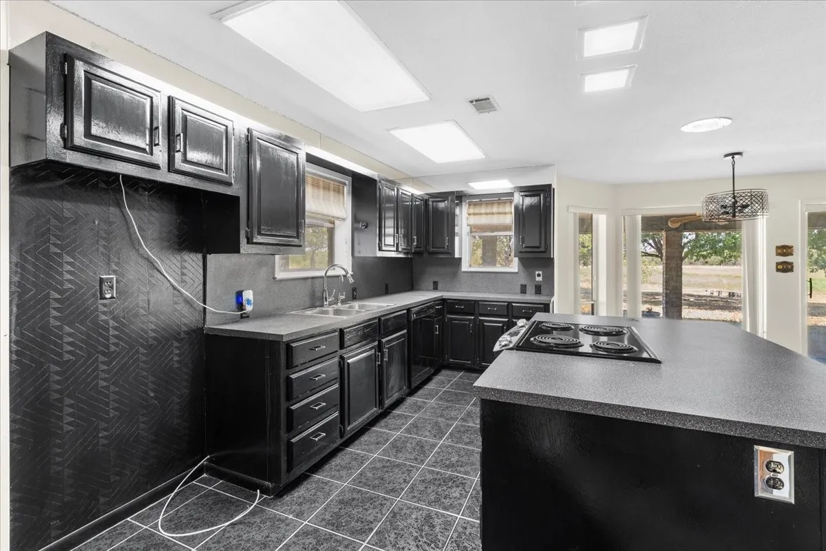 Single Family Residence For Sale in Navarro County , 801 County Road 0025, Corsicana, Texas 75109, 3 Bedroom, 3 Bathroom, Garage spaces, 2,064 Sqft, built in 1985, mls#21396323, Real Estate Agent in Corsicana, Homes For Sale in Navarro county, Homes For Sale in Corsicana, Realtor in Corsicana Texas, Real Estate Brokerage Independent Realty Texas, Luminita Cordes Realtor