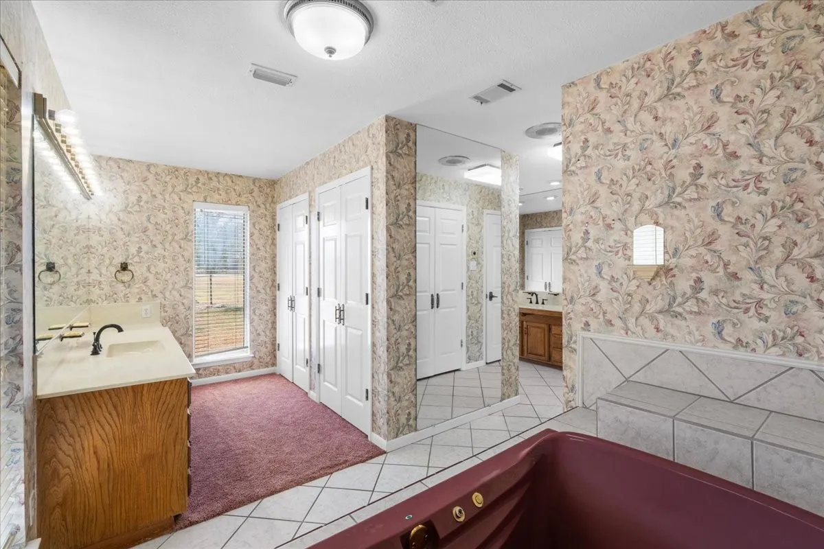 Single Family Residence For Sale in Navarro County , 801 County Road 0025, Corsicana, Texas 75109, 3 Bedroom, 3 Bathroom, Garage spaces, 2,064 Sqft, built in 1985, mls#21396323, Real Estate Agent in Corsicana, Homes For Sale in Navarro county, Homes For Sale in Corsicana, Realtor in Corsicana Texas, Real Estate Brokerage Independent Realty Texas, Luminita Cordes Realtor