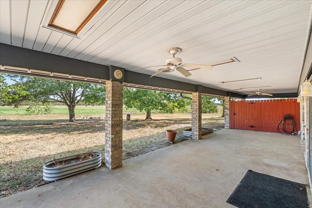Single Family Residence For Sale in Navarro County , 801 County Road 0025, Corsicana, Texas 75109, 3 Bedroom, 3 Bathroom, Garage spaces, 2,064 Sqft, built in 1985, mls#21396323, Real Estate Agent in Corsicana, Homes For Sale in Navarro county, Homes For Sale in Corsicana, Realtor in Corsicana Texas, Real Estate Brokerage Independent Realty Texas, Luminita Cordes Realtor