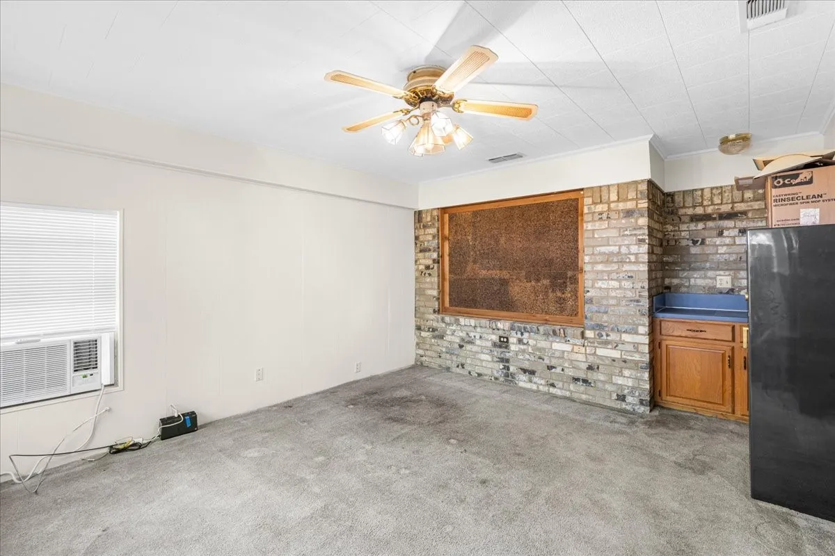 Single Family Residence For Sale in Navarro County , 801 County Road 0025, Corsicana, Texas 75109, 3 Bedroom, 3 Bathroom, Garage spaces, 2,064 Sqft, built in 1985, mls#21396323, Real Estate Agent in Corsicana, Homes For Sale in Navarro county, Homes For Sale in Corsicana, Realtor in Corsicana Texas, Real Estate Brokerage Independent Realty Texas, Luminita Cordes Realtor