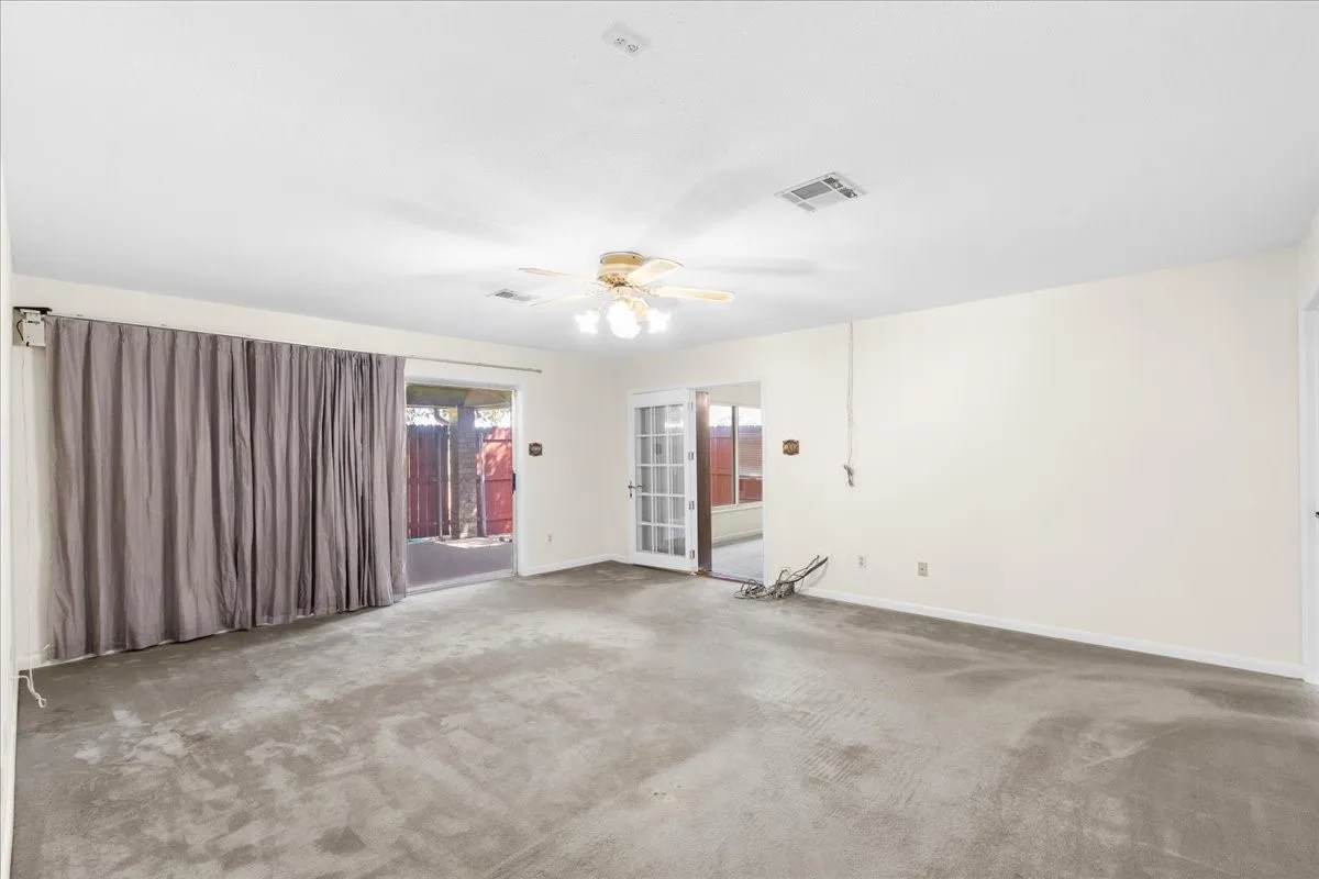 Single Family Residence For Sale in Navarro County , 801 County Road 0025, Corsicana, Texas 75109, 3 Bedroom, 3 Bathroom, Garage spaces, 2,064 Sqft, built in 1985, mls#21396323, Real Estate Agent in Corsicana, Homes For Sale in Navarro county, Homes For Sale in Corsicana, Realtor in Corsicana Texas, Real Estate Brokerage Independent Realty Texas, Luminita Cordes Realtor