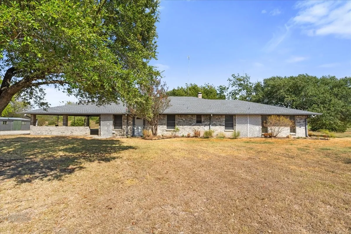 Single Family Residence For Sale in Navarro County , 801 County Road 0025, Corsicana, Texas 75109, 3 Bedroom, 3 Bathroom, Garage spaces, 2,064 Sqft, built in 1985, mls#21396323, Real Estate Agent in Corsicana, Homes For Sale in Navarro county, Homes For Sale in Corsicana, Realtor in Corsicana Texas, Real Estate Brokerage Independent Realty Texas, Luminita Cordes Realtor