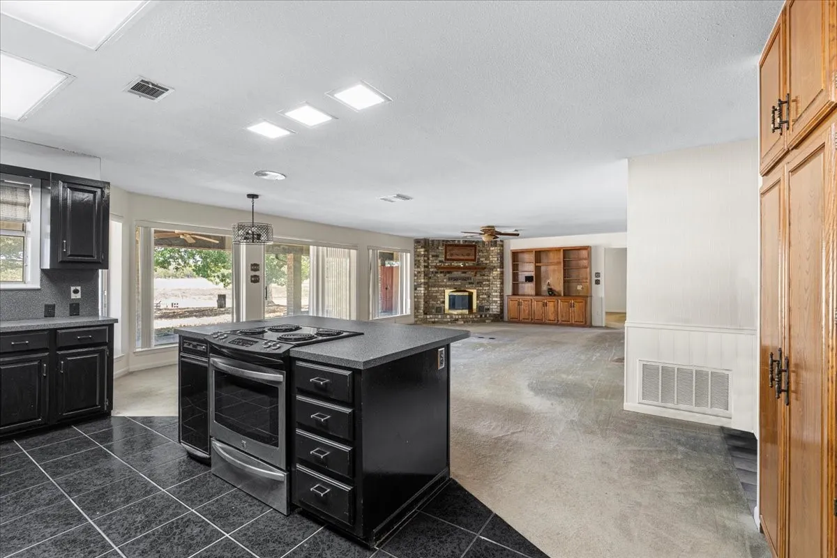 Single Family Residence For Sale in Navarro County , 801 County Road 0025, Corsicana, Texas 75109, 3 Bedroom, 3 Bathroom, Garage spaces, 2,064 Sqft, built in 1985, mls#21396323, Real Estate Agent in Corsicana, Homes For Sale in Navarro county, Homes For Sale in Corsicana, Realtor in Corsicana Texas, Real Estate Brokerage Independent Realty Texas, Luminita Cordes Realtor