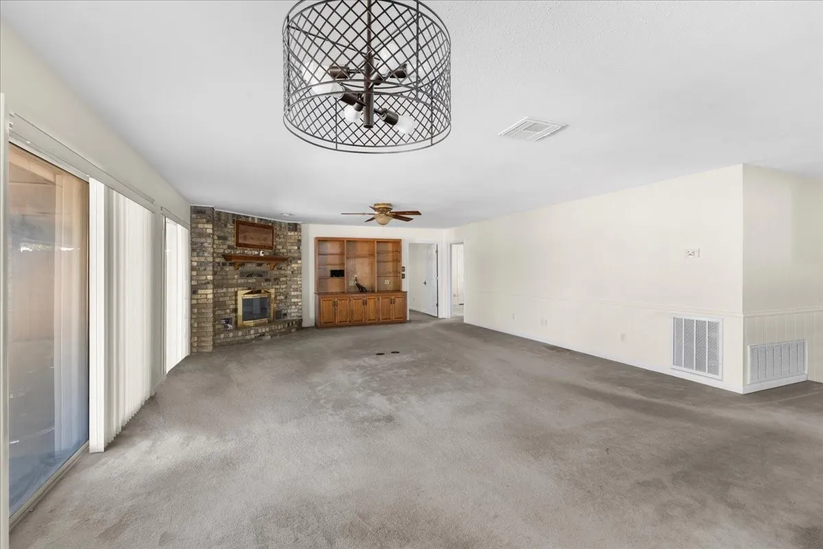 Single Family Residence For Sale in Navarro County , 801 County Road 0025, Corsicana, Texas 75109, 3 Bedroom, 3 Bathroom, Garage spaces, 2,064 Sqft, built in 1985, mls#21396323, Real Estate Agent in Corsicana, Homes For Sale in Navarro county, Homes For Sale in Corsicana, Realtor in Corsicana Texas, Real Estate Brokerage Independent Realty Texas, Luminita Cordes Realtor