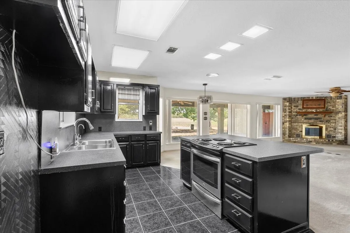 Single Family Residence For Sale in Navarro County , 801 County Road 0025, Corsicana, Texas 75109, 3 Bedroom, 3 Bathroom, Garage spaces, 2,064 Sqft, built in 1985, mls#21396323, Real Estate Agent in Corsicana, Homes For Sale in Navarro county, Homes For Sale in Corsicana, Realtor in Corsicana Texas, Real Estate Brokerage Independent Realty Texas, Luminita Cordes Realtor