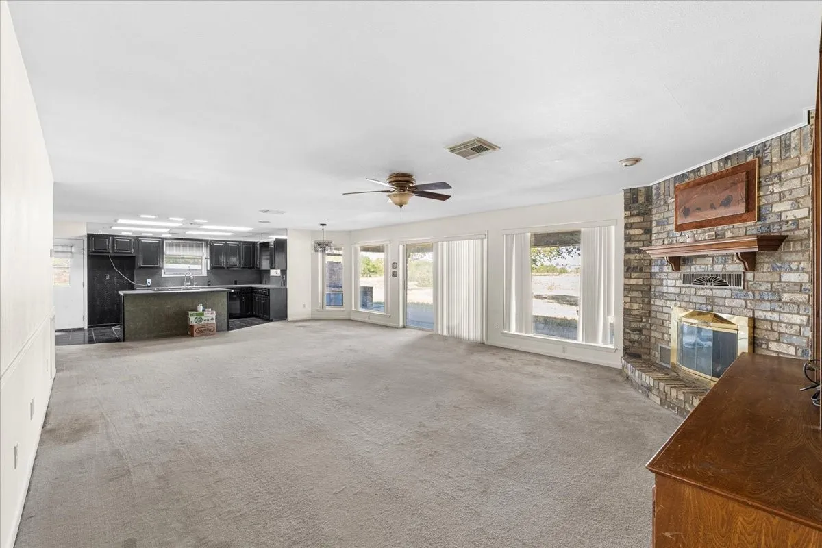 Single Family Residence For Sale in Navarro County , 801 County Road 0025, Corsicana, Texas 75109, 3 Bedroom, 3 Bathroom, Garage spaces, 2,064 Sqft, built in 1985, mls#21396323, Real Estate Agent in Corsicana, Homes For Sale in Navarro county, Homes For Sale in Corsicana, Realtor in Corsicana Texas, Real Estate Brokerage Independent Realty Texas, Luminita Cordes Realtor