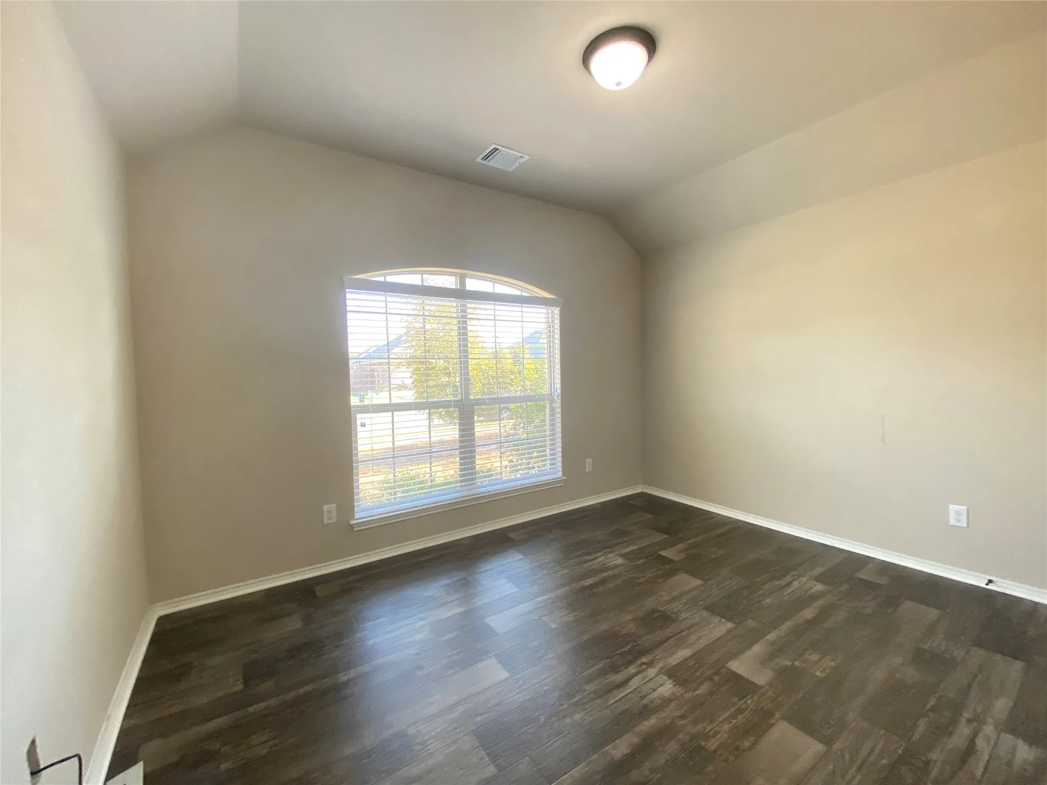 Single Family Residence For Rent in Ellis County , 228 Buckskin Drive, Waxahachie, Texas 75167, 4 Bedroom, 2 Bathroom, 2 Garage spaces, 1,944 Sqft, built in 2018, mls#21395935, Real Estate Agent in Waxahachie, Homes For Rent in Ellis county, Homes For Rent in Waxahachie, Realtor in Waxahachie Texas, Real Estate Brokerage Independent Realty Texas, Luminita Cordes Realtor