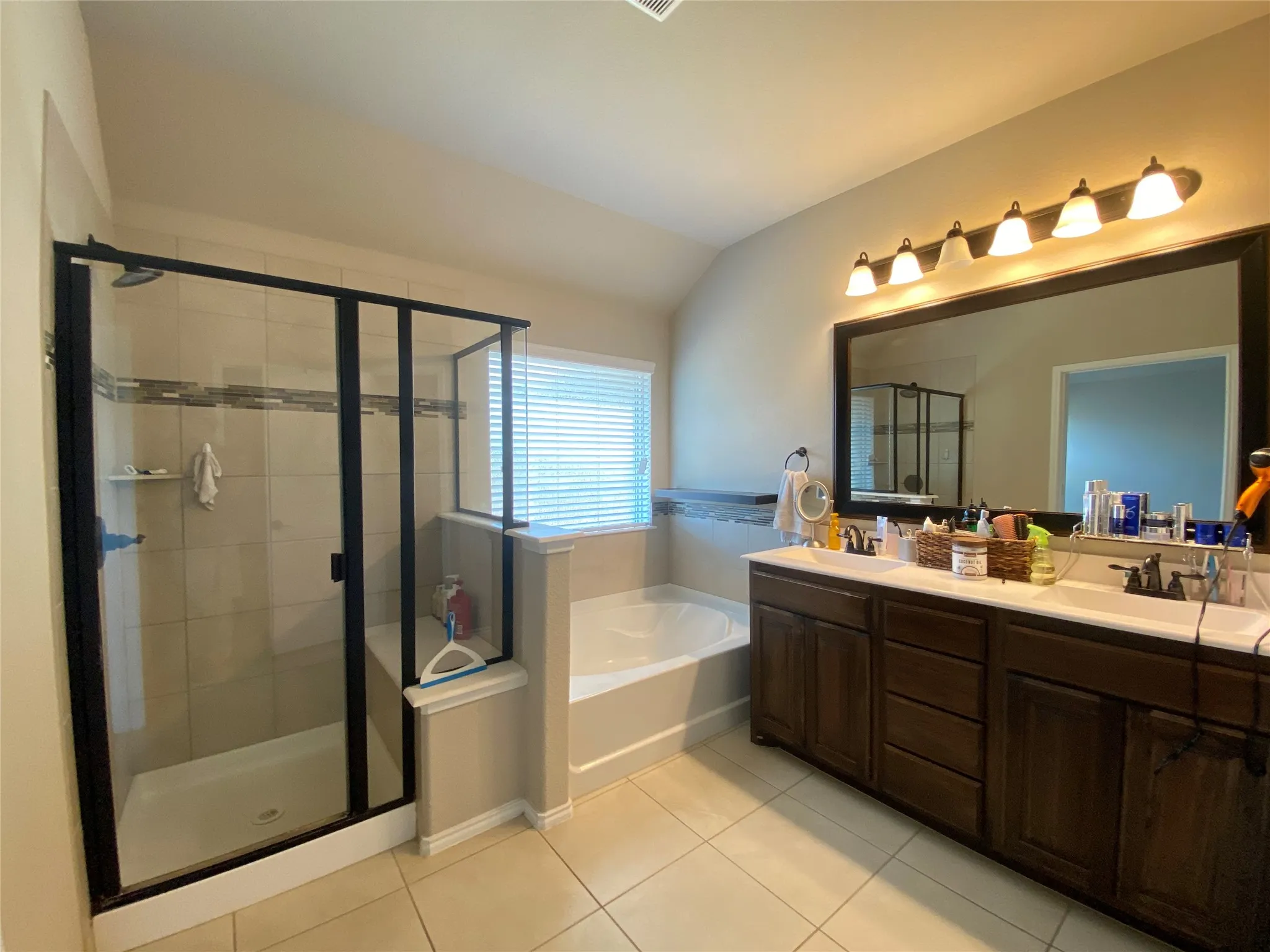 Single Family Residence For Rent in Ellis County , 228 Buckskin Drive, Waxahachie, Texas 75167, 4 Bedroom, 2 Bathroom, 2 Garage spaces, 1,944 Sqft, built in 2018, mls#21395935, Real Estate Agent in Waxahachie, Homes For Rent in Ellis county, Homes For Rent in Waxahachie, Realtor in Waxahachie Texas, Real Estate Brokerage Independent Realty Texas, Luminita Cordes Realtor