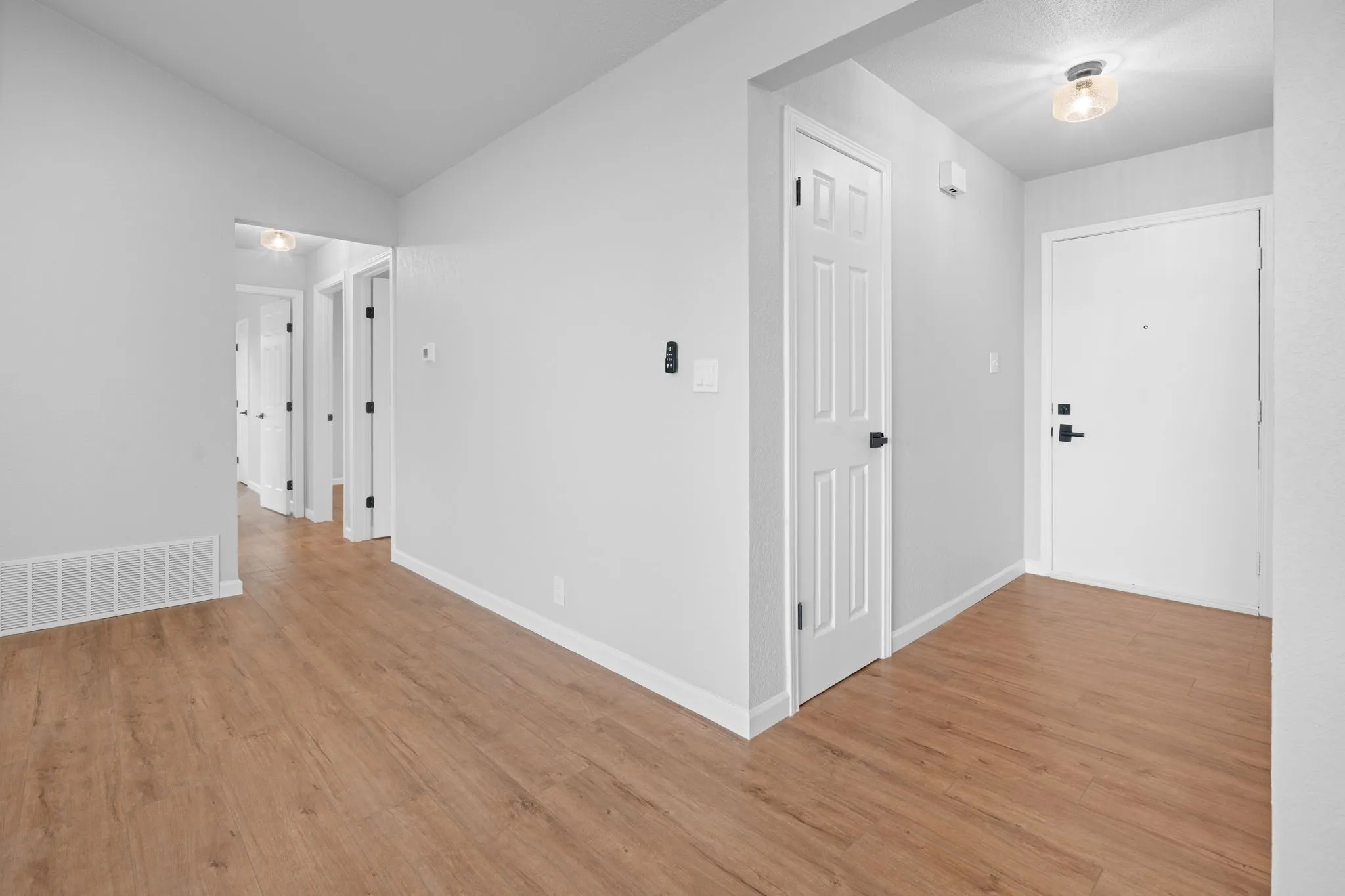 Single Family Residence For Rent in Tarrant County , 414 Hallmark Drive, Arlington, Texas 76011, 3 Bedroom, 2 Bathroom, 2 Garage spaces, 1,460 Sqft, built in 1978, mls#21380070, Real Estate Agent in Arlington, Homes For Rent in Tarrant county, Homes For Rent in Arlington, Realtor in Arlington Texas, Real Estate Brokerage Independent Realty Texas, Luminita Cordes Realtor