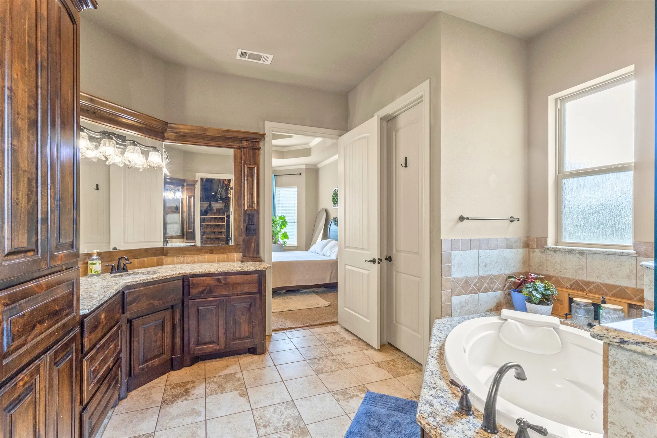 Single Family Residence For Sale in Parker County , 108 Oak Creek Drive, Springtown, Texas 76082, 4 Bedroom, 3 Bathroom, 2 Garage spaces, 3,293 Sqft, built in 2015, mls#21395129, Real Estate Agent in Springtown, Homes For Sale in Parker county, Homes For Sale in Springtown, Realtor in Springtown Texas, Real Estate Brokerage Independent Realty Texas, Luminita Cordes Realtor