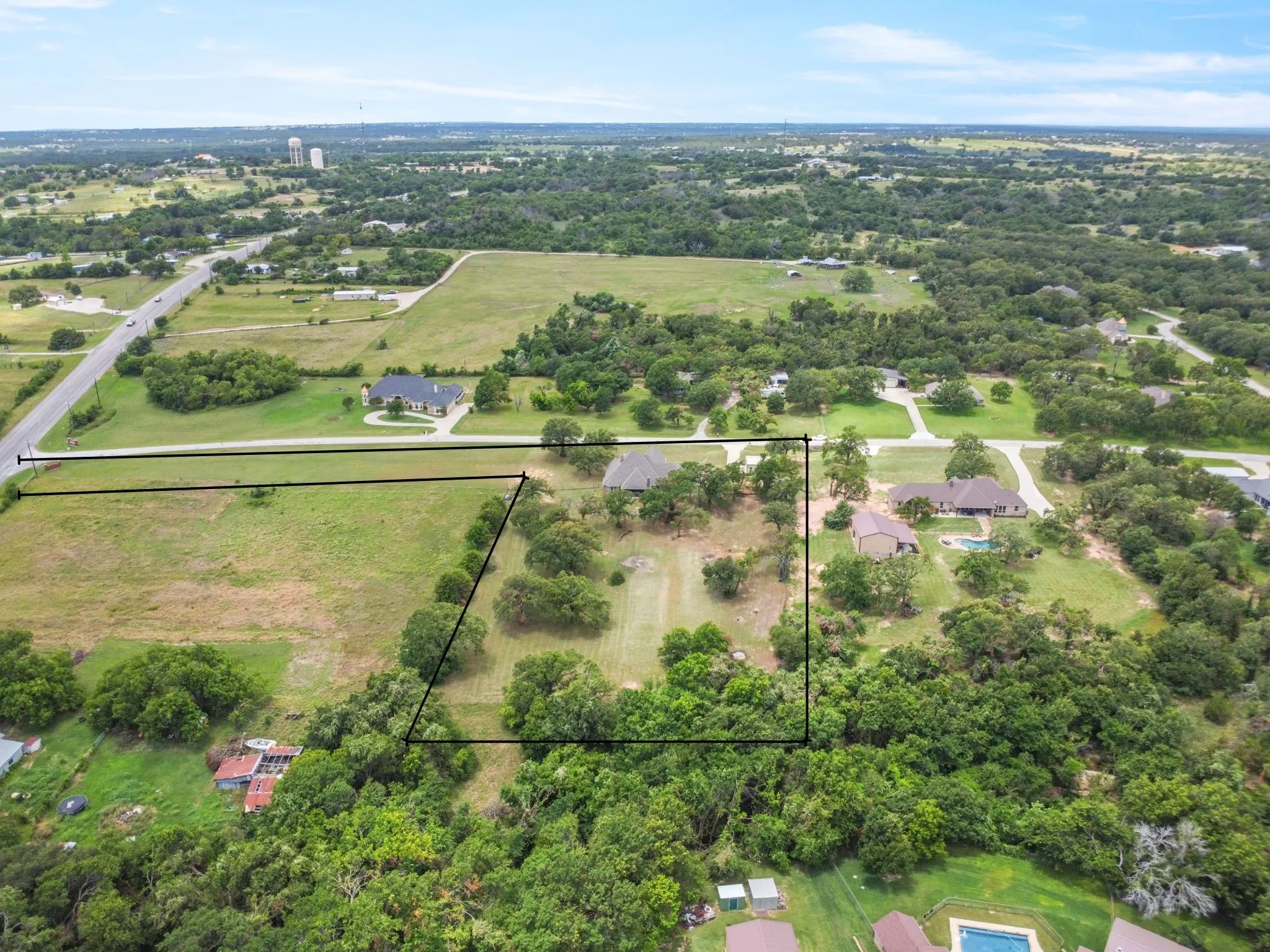 Single Family Residence For Sale in Parker County , 108 Oak Creek Drive, Springtown, Texas 76082, 4 Bedroom, 3 Bathroom, 2 Garage spaces, 3,293 Sqft, built in 2015, mls#21395129, Real Estate Agent in Springtown, Homes For Sale in Parker county, Homes For Sale in Springtown, Realtor in Springtown Texas, Real Estate Brokerage Independent Realty Texas, Luminita Cordes Realtor