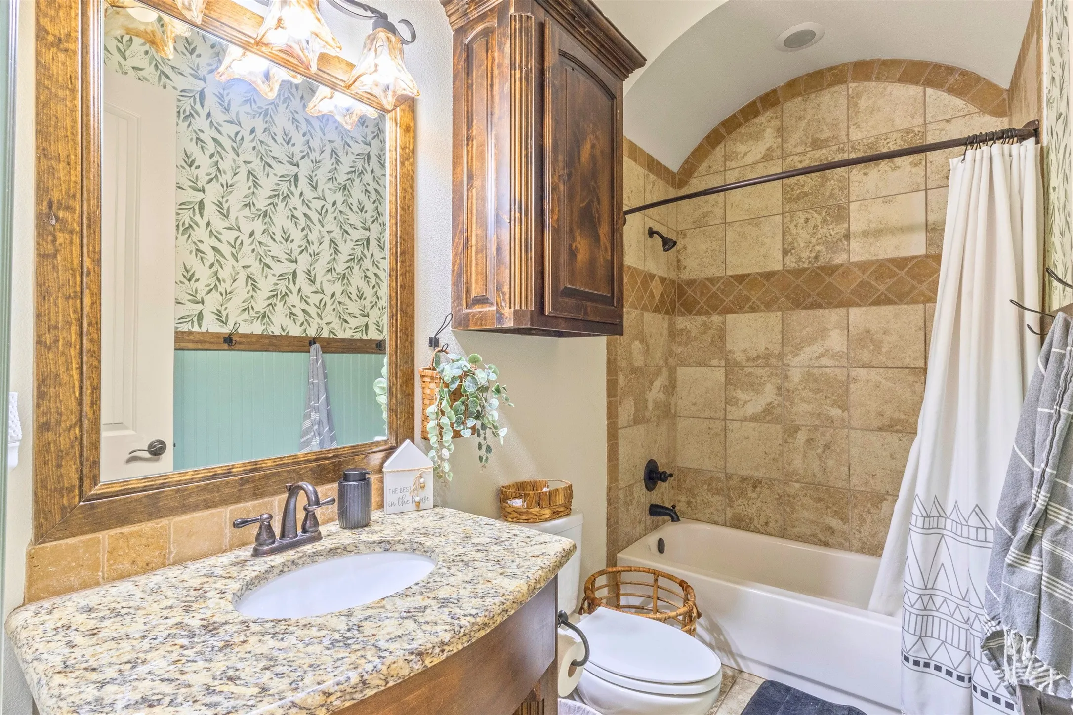 Single Family Residence For Sale in Parker County , 108 Oak Creek Drive, Springtown, Texas 76082, 4 Bedroom, 3 Bathroom, 2 Garage spaces, 3,293 Sqft, built in 2015, mls#21395129, Real Estate Agent in Springtown, Homes For Sale in Parker county, Homes For Sale in Springtown, Realtor in Springtown Texas, Real Estate Brokerage Independent Realty Texas, Luminita Cordes Realtor
