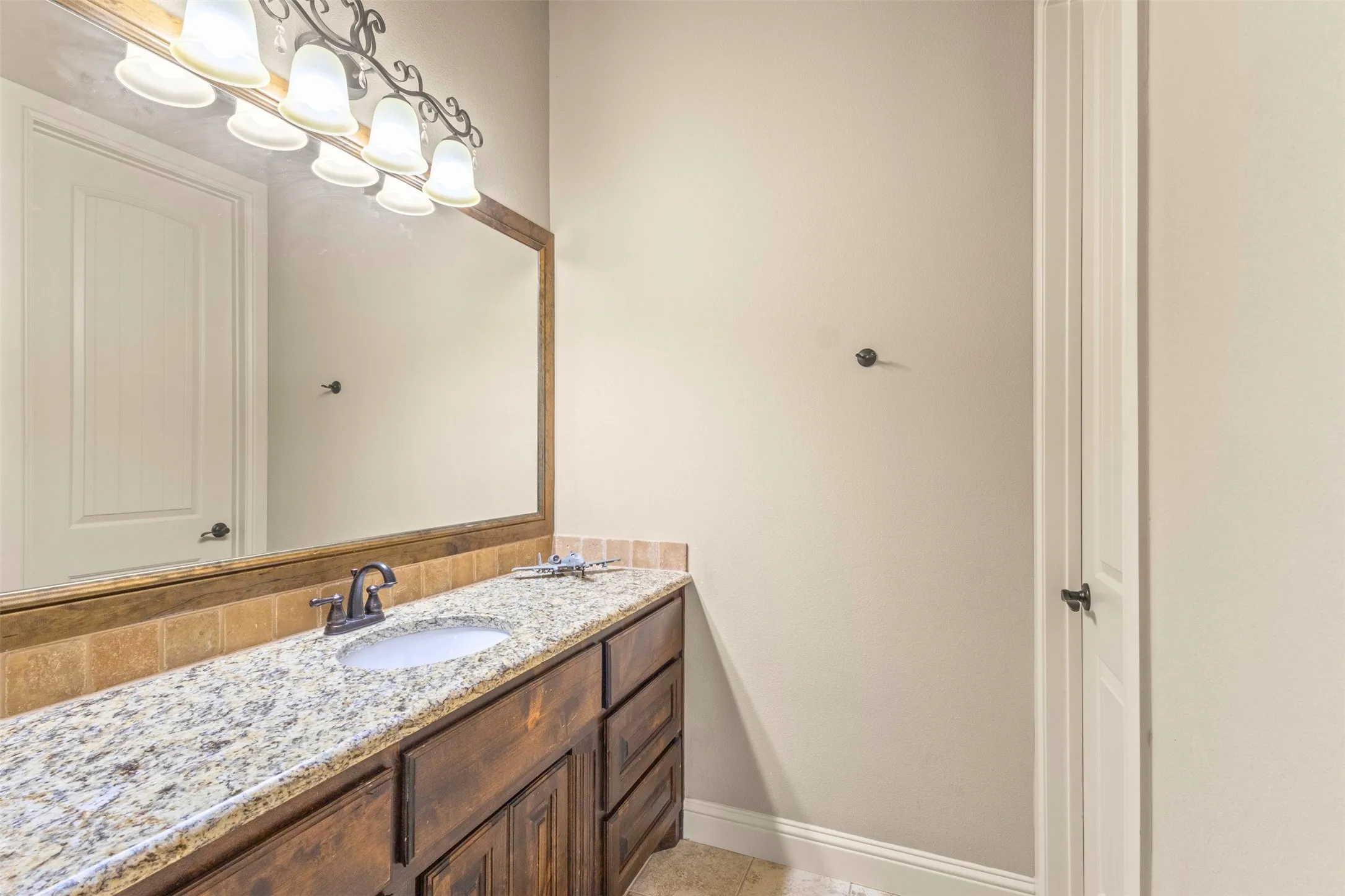 Single Family Residence For Sale in Parker County , 108 Oak Creek Drive, Springtown, Texas 76082, 4 Bedroom, 3 Bathroom, 2 Garage spaces, 3,293 Sqft, built in 2015, mls#21395129, Real Estate Agent in Springtown, Homes For Sale in Parker county, Homes For Sale in Springtown, Realtor in Springtown Texas, Real Estate Brokerage Independent Realty Texas, Luminita Cordes Realtor