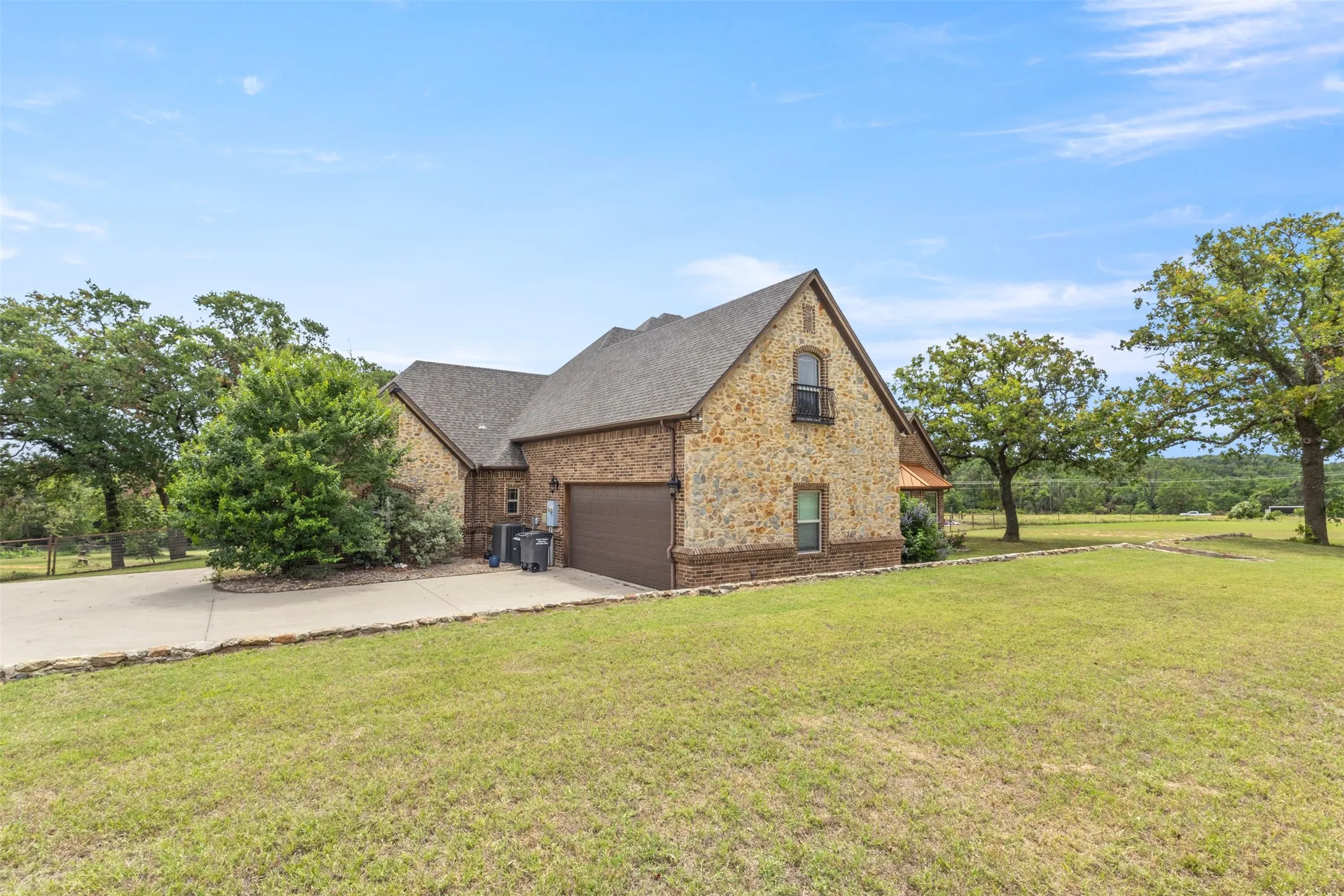 Single Family Residence For Sale in Parker County , 108 Oak Creek Drive, Springtown, Texas 76082, 4 Bedroom, 3 Bathroom, 2 Garage spaces, 3,293 Sqft, built in 2015, mls#21395129, Real Estate Agent in Springtown, Homes For Sale in Parker county, Homes For Sale in Springtown, Realtor in Springtown Texas, Real Estate Brokerage Independent Realty Texas, Luminita Cordes Realtor