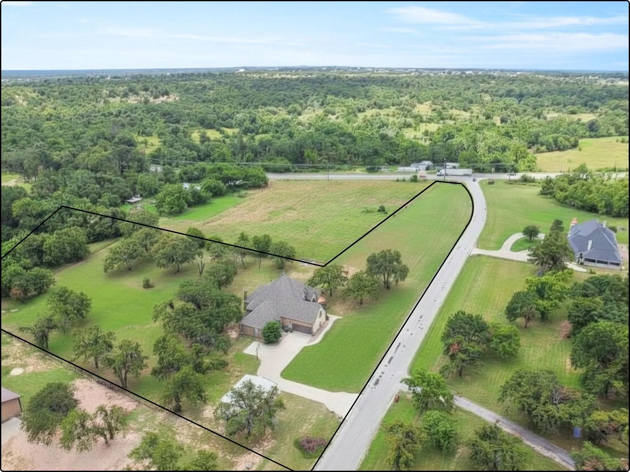 Single Family Residence For Sale in Parker County , 108 Oak Creek Drive, Springtown, Texas 76082, 4 Bedroom, 3 Bathroom, 2 Garage spaces, 3,293 Sqft, built in 2015, mls#21395129, Real Estate Agent in Springtown, Homes For Sale in Parker county, Homes For Sale in Springtown, Realtor in Springtown Texas, Real Estate Brokerage Independent Realty Texas, Luminita Cordes Realtor