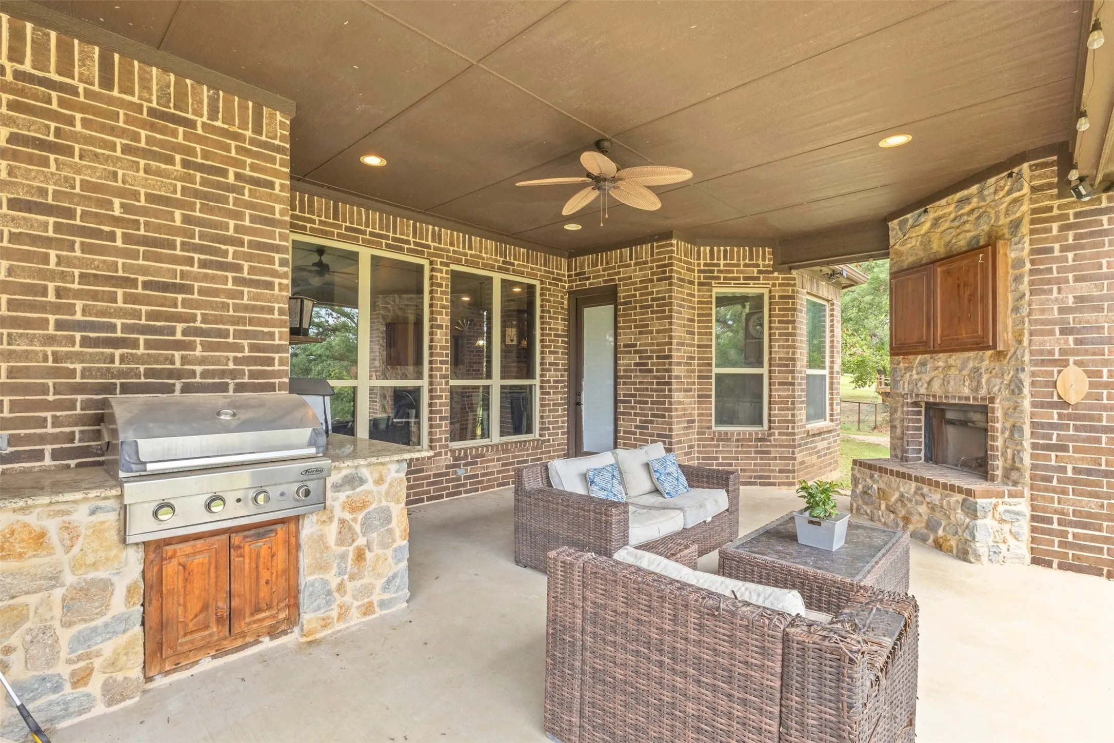 Single Family Residence For Sale in Parker County , 108 Oak Creek Drive, Springtown, Texas 76082, 4 Bedroom, 3 Bathroom, 2 Garage spaces, 3,293 Sqft, built in 2015, mls#21395129, Real Estate Agent in Springtown, Homes For Sale in Parker county, Homes For Sale in Springtown, Realtor in Springtown Texas, Real Estate Brokerage Independent Realty Texas, Luminita Cordes Realtor