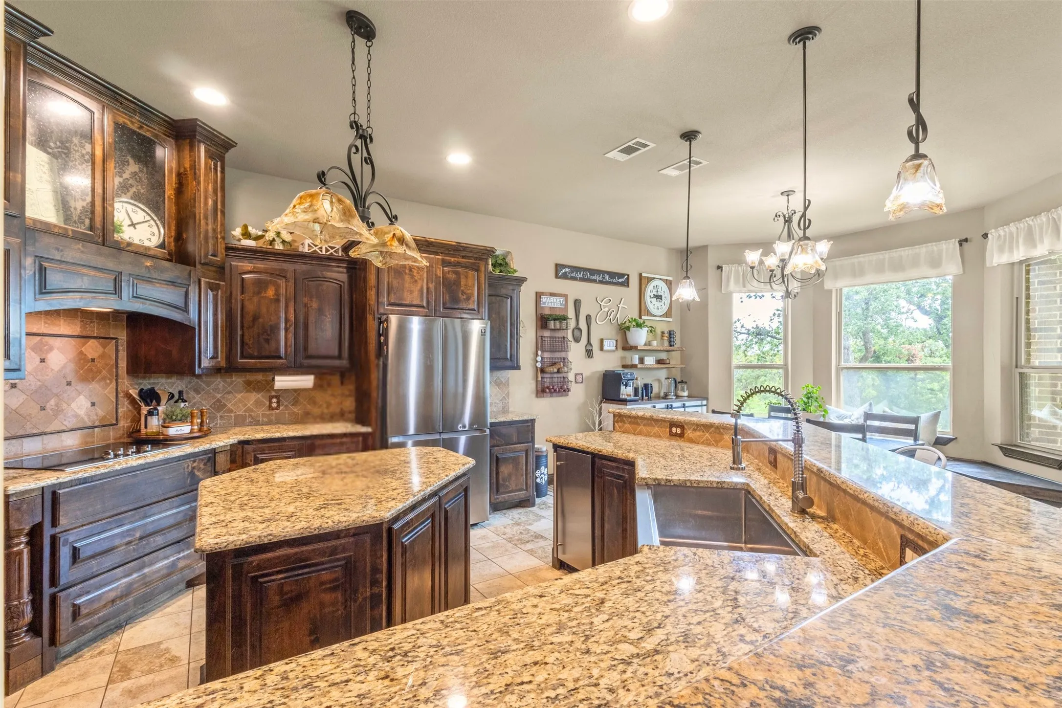 Single Family Residence For Sale in Parker County , 108 Oak Creek Drive, Springtown, Texas 76082, 4 Bedroom, 3 Bathroom, 2 Garage spaces, 3,293 Sqft, built in 2015, mls#21395129, Real Estate Agent in Springtown, Homes For Sale in Parker county, Homes For Sale in Springtown, Realtor in Springtown Texas, Real Estate Brokerage Independent Realty Texas, Luminita Cordes Realtor