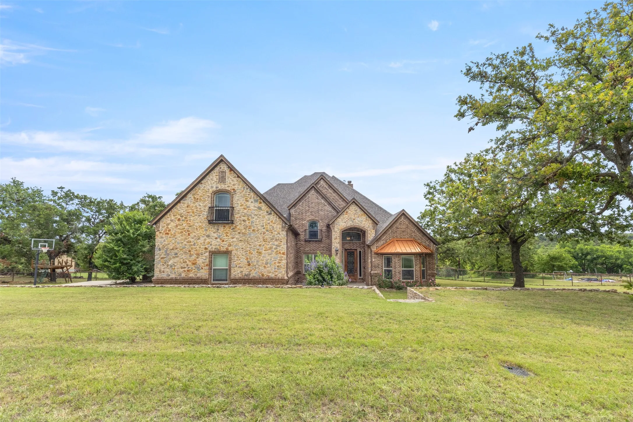 Single Family Residence For Sale in Parker County , 108 Oak Creek Drive, Springtown, Texas 76082, 4 Bedroom, 3 Bathroom, 2 Garage spaces, 3,293 Sqft, built in 2015, mls#21395129, Real Estate Agent in Springtown, Homes For Sale in Parker county, Homes For Sale in Springtown, Realtor in Springtown Texas, Real Estate Brokerage Independent Realty Texas, Luminita Cordes Realtor