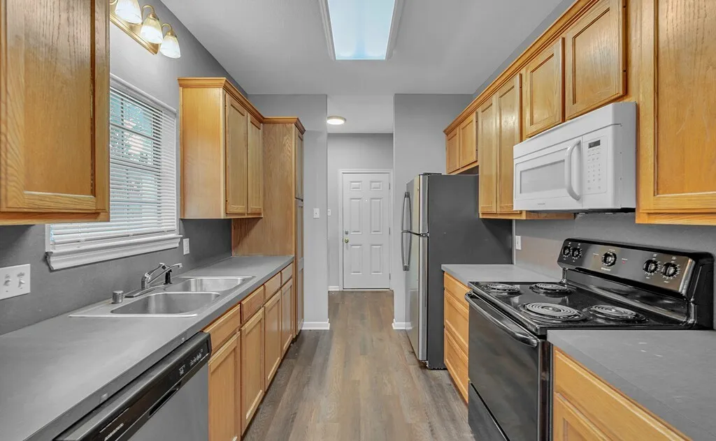 Duplex For Sale in Mc Lennan County , 1916 S 15th Street A & B, Waco, Texas 76706, 8 Bedroom, 8 Bathroom, Garage spaces, 3,506 Sqft, built in 2002, mls#21392949, Real Estate Agent in Waco, Homes For Sale in Mc Lennan county, Homes For Sale in Waco, Realtor in Waco Texas, Real Estate Brokerage Independent Realty Texas, Luminita Cordes Realtor