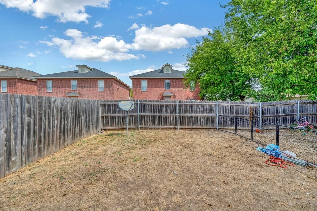 Duplex For Sale in Mc Lennan County , 1916 S 15th Street A & B, Waco, Texas 76706, 8 Bedroom, 8 Bathroom, Garage spaces, 3,506 Sqft, built in 2002, mls#21392949, Real Estate Agent in Waco, Homes For Sale in Mc Lennan county, Homes For Sale in Waco, Realtor in Waco Texas, Real Estate Brokerage Independent Realty Texas, Luminita Cordes Realtor