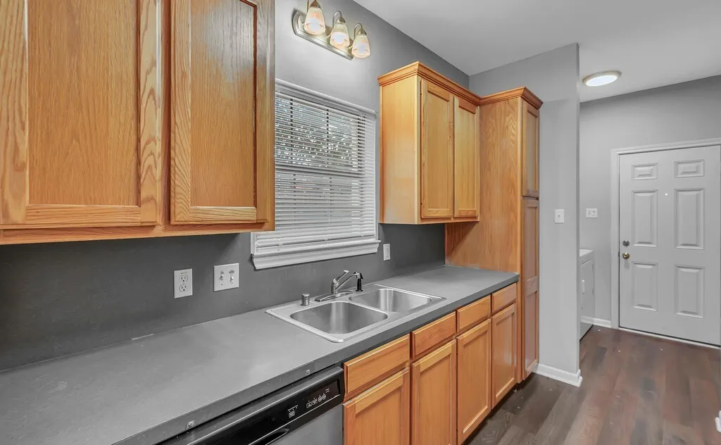 Duplex For Sale in Mc Lennan County , 1916 S 15th Street A & B, Waco, Texas 76706, 8 Bedroom, 8 Bathroom, Garage spaces, 3,506 Sqft, built in 2002, mls#21392949, Real Estate Agent in Waco, Homes For Sale in Mc Lennan county, Homes For Sale in Waco, Realtor in Waco Texas, Real Estate Brokerage Independent Realty Texas, Luminita Cordes Realtor