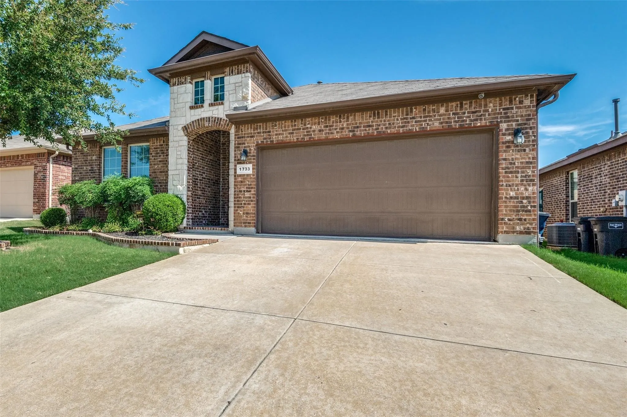 Single Family Residence For Sale in Tarrant County , 1733 Kachina Lodge Road, Fort Worth, Texas 76131, 4 Bedroom, 2 Bathroom, 2 Garage spaces, 2,203 Sqft, built in 2015, mls#21396348, Real Estate Agent in Fort Worth, Homes For Sale in Tarrant county, Homes For Sale in Fort Worth, Realtor in Fort Worth Texas, Real Estate Brokerage Independent Realty Texas, Luminita Cordes Realtor