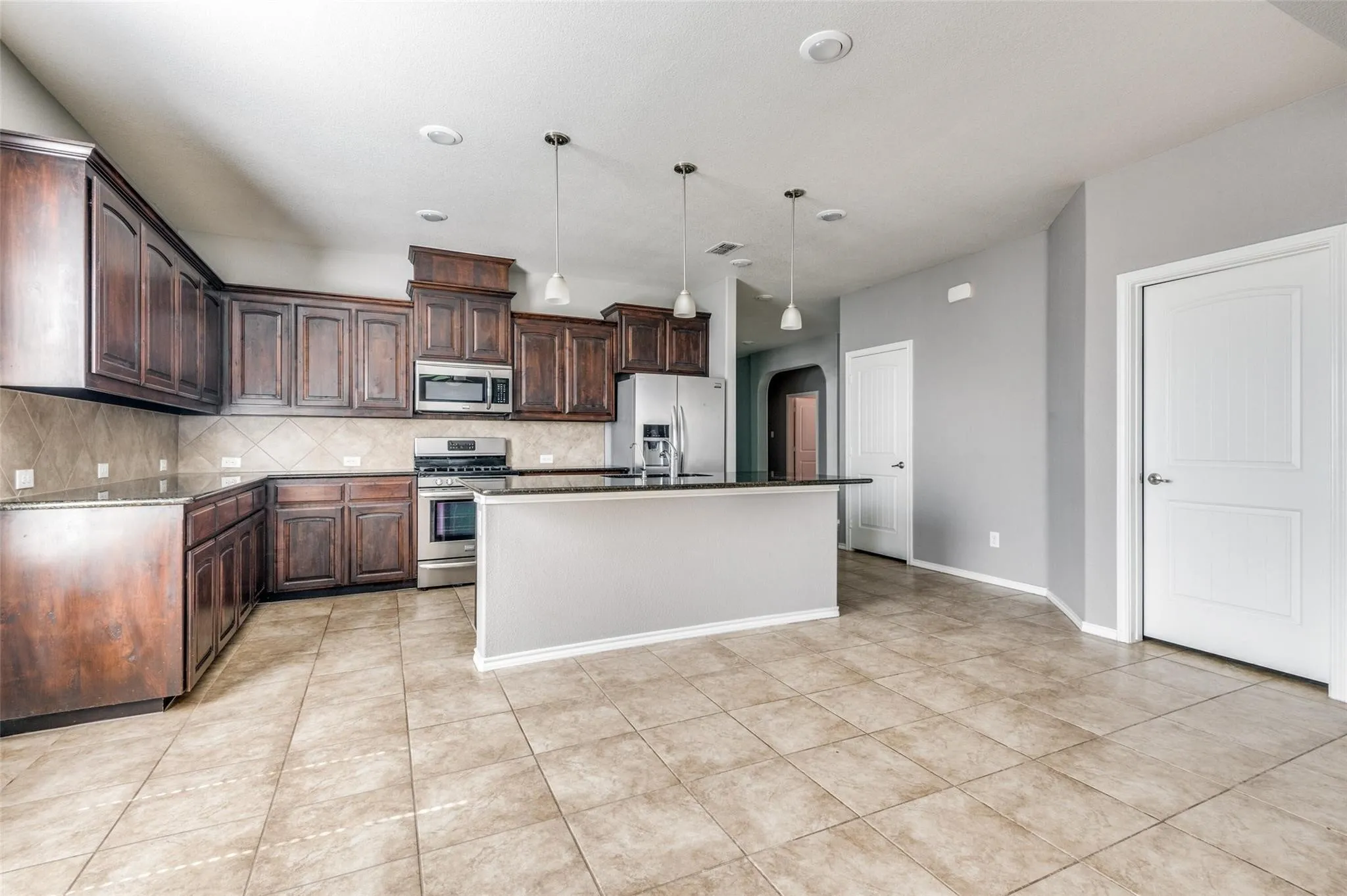 Single Family Residence For Sale in Tarrant County , 1733 Kachina Lodge Road, Fort Worth, Texas 76131, 4 Bedroom, 2 Bathroom, 2 Garage spaces, 2,203 Sqft, built in 2015, mls#21396348, Real Estate Agent in Fort Worth, Homes For Sale in Tarrant county, Homes For Sale in Fort Worth, Realtor in Fort Worth Texas, Real Estate Brokerage Independent Realty Texas, Luminita Cordes Realtor
