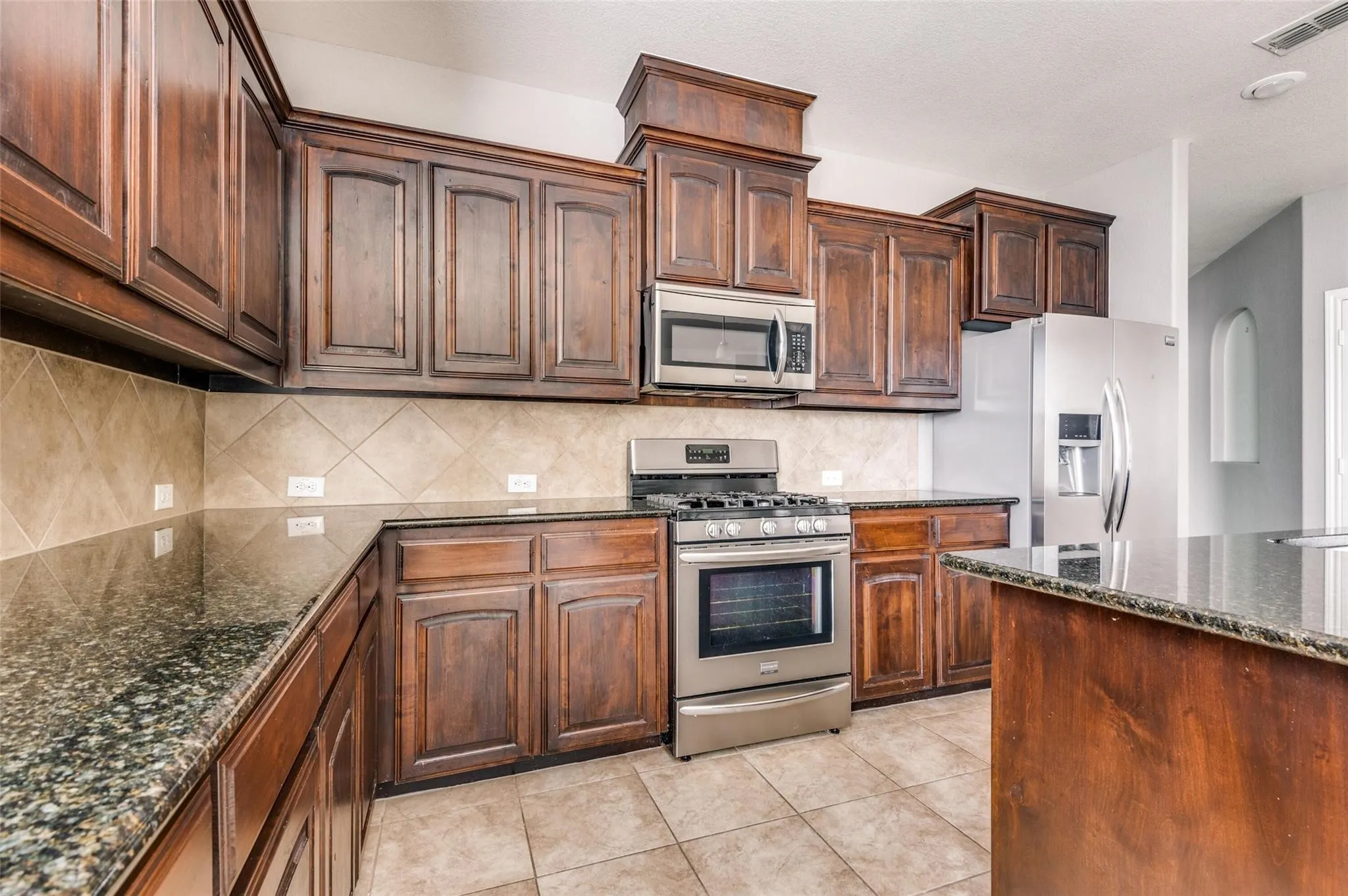 Single Family Residence For Sale in Tarrant County , 1733 Kachina Lodge Road, Fort Worth, Texas 76131, 4 Bedroom, 2 Bathroom, 2 Garage spaces, 2,203 Sqft, built in 2015, mls#21396348, Real Estate Agent in Fort Worth, Homes For Sale in Tarrant county, Homes For Sale in Fort Worth, Realtor in Fort Worth Texas, Real Estate Brokerage Independent Realty Texas, Luminita Cordes Realtor