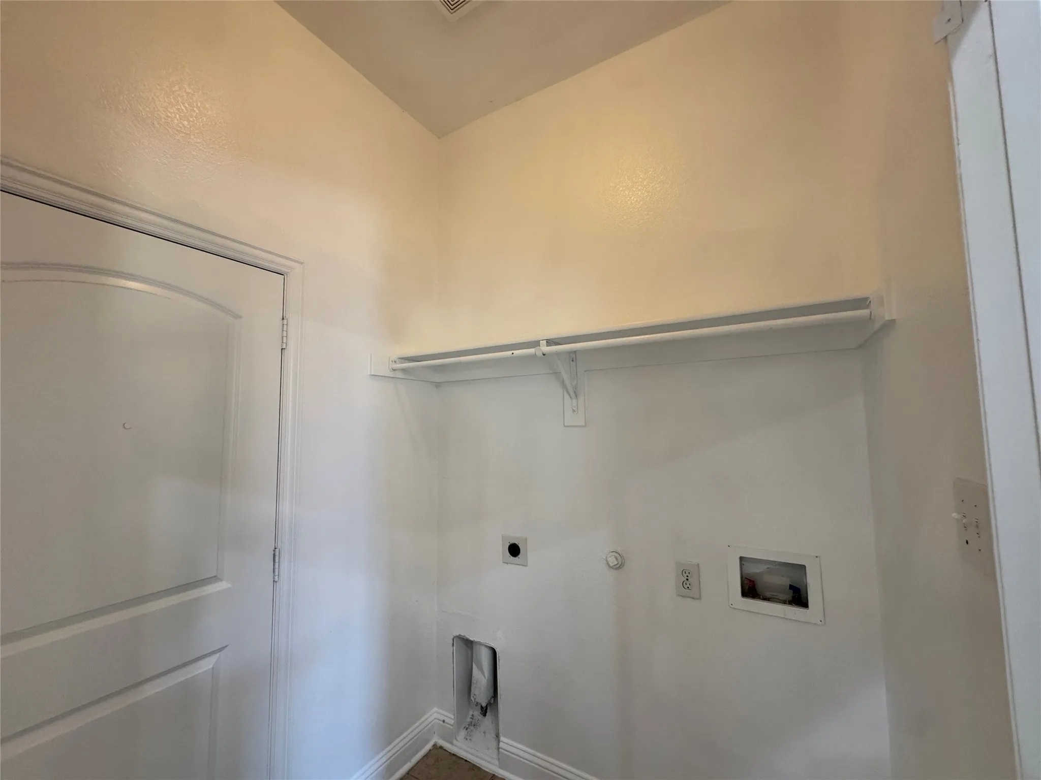 Single Family Residence For Rent in Kaufman County , 4036 Eric Drive, Heartland, Texas 75126, 4 Bedroom, 2 Bathroom, 2 Garage spaces, 1,695 Sqft, built in 2013, mls#21396397, Real Estate Agent in Heartland, Homes For Rent in Kaufman county, Homes For Rent in Heartland, Realtor in Heartland Texas, Real Estate Brokerage Independent Realty Texas, Luminita Cordes Realtor