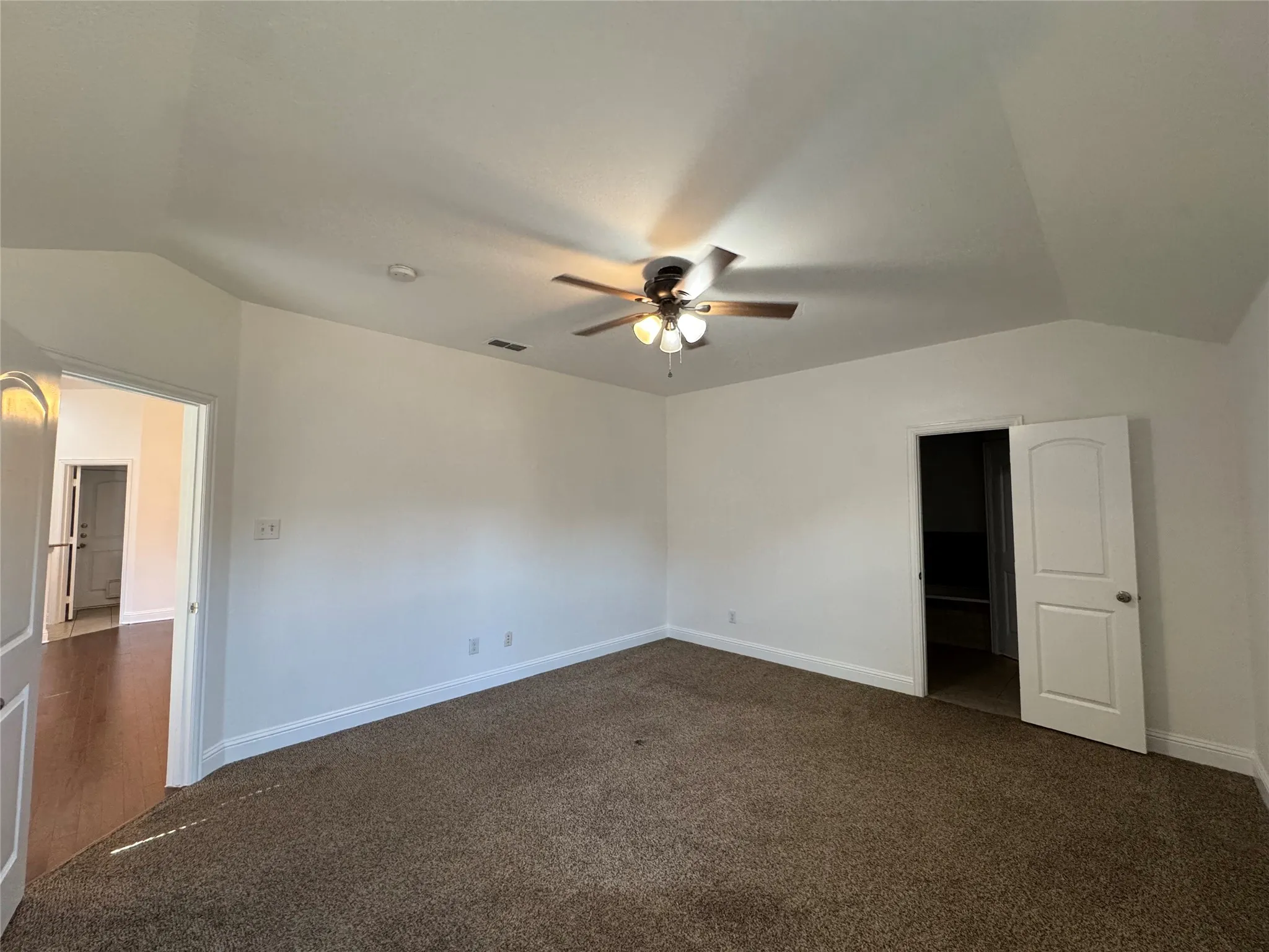 Single Family Residence For Rent in Kaufman County , 4036 Eric Drive, Heartland, Texas 75126, 4 Bedroom, 2 Bathroom, 2 Garage spaces, 1,695 Sqft, built in 2013, mls#21396397, Real Estate Agent in Heartland, Homes For Rent in Kaufman county, Homes For Rent in Heartland, Realtor in Heartland Texas, Real Estate Brokerage Independent Realty Texas, Luminita Cordes Realtor