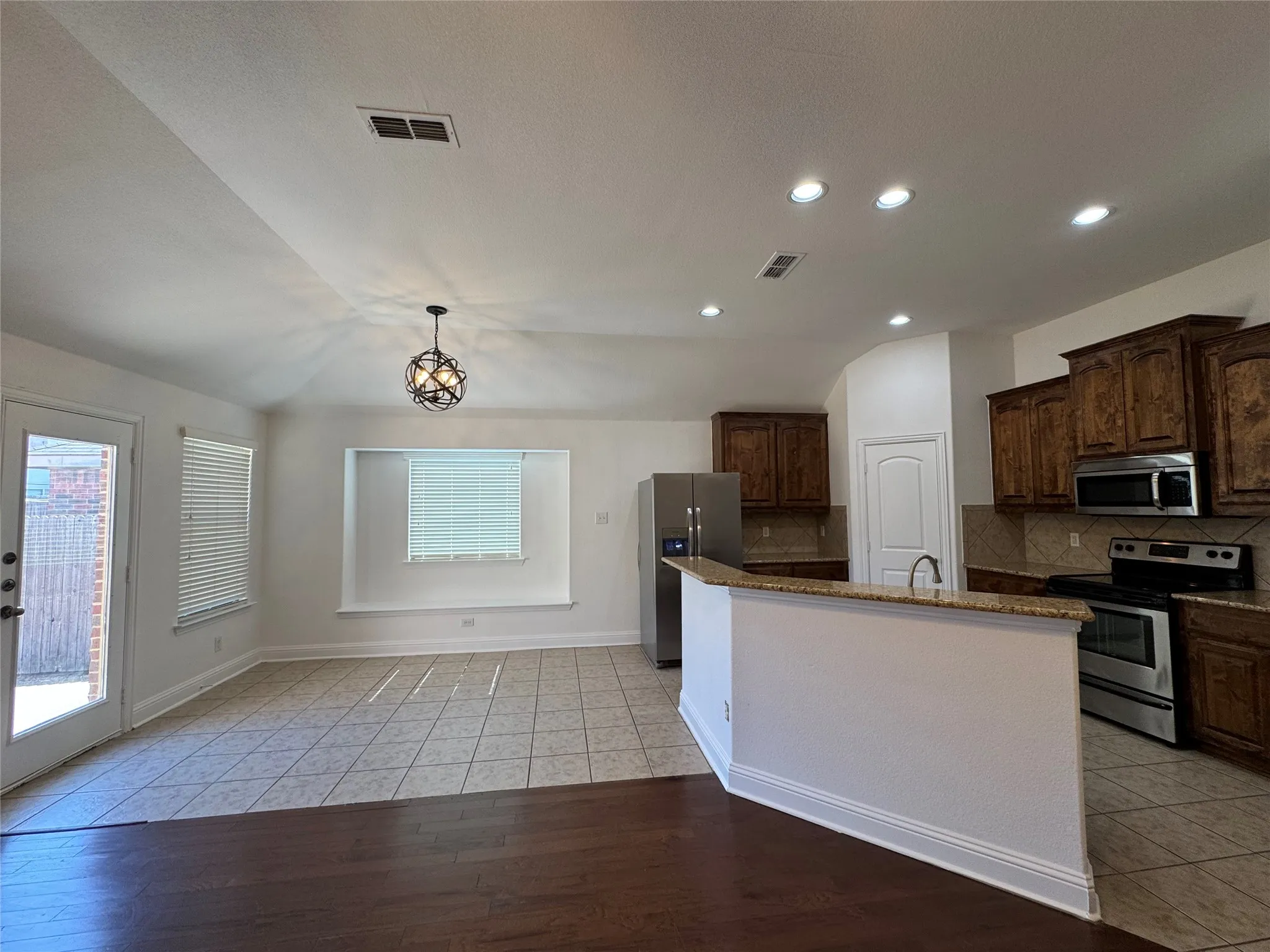 Single Family Residence For Rent in Kaufman County , 4036 Eric Drive, Heartland, Texas 75126, 4 Bedroom, 2 Bathroom, 2 Garage spaces, 1,695 Sqft, built in 2013, mls#21396397, Real Estate Agent in Heartland, Homes For Rent in Kaufman county, Homes For Rent in Heartland, Realtor in Heartland Texas, Real Estate Brokerage Independent Realty Texas, Luminita Cordes Realtor
