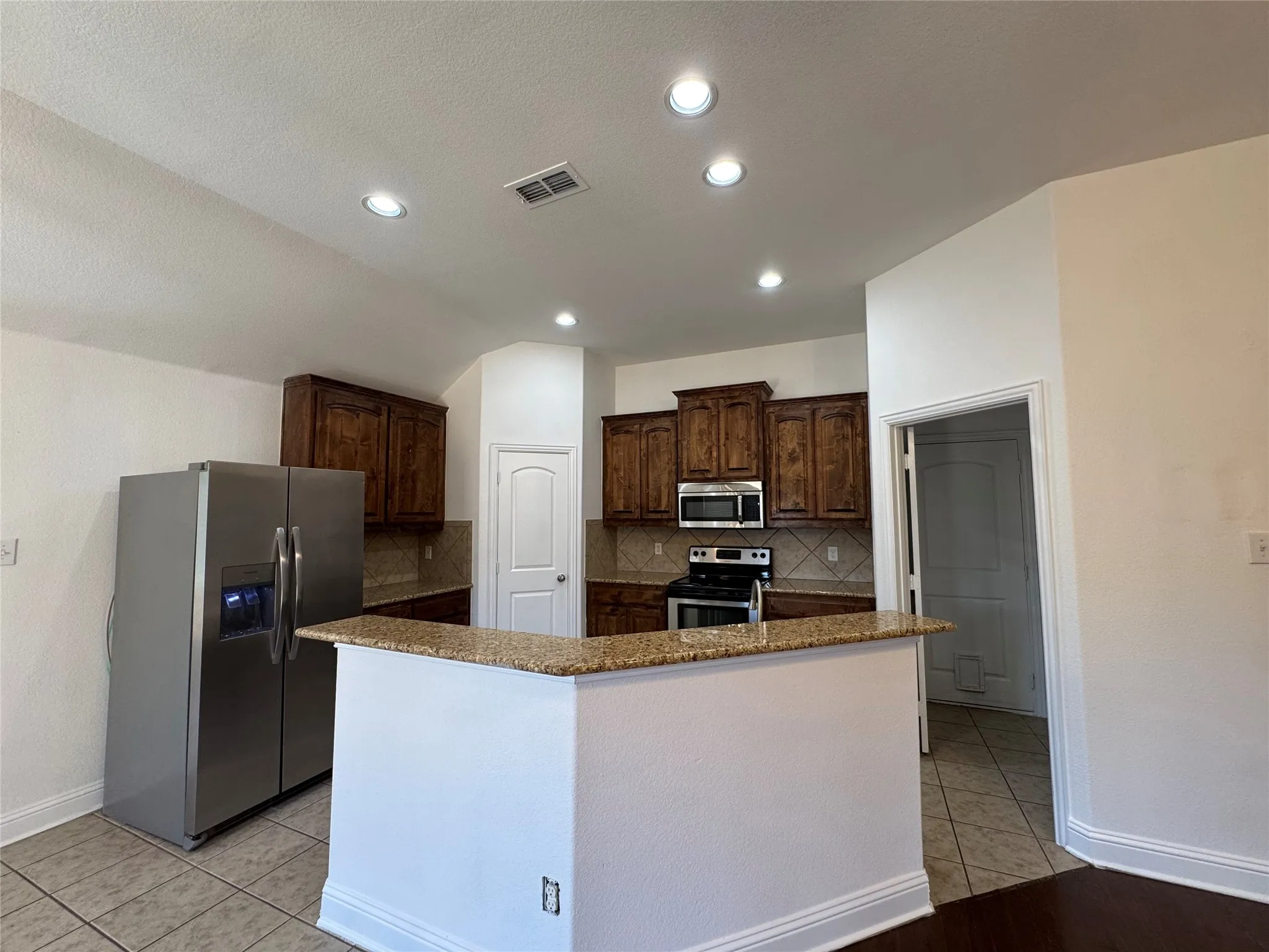 Single Family Residence For Rent in Kaufman County , 4036 Eric Drive, Heartland, Texas 75126, 4 Bedroom, 2 Bathroom, 2 Garage spaces, 1,695 Sqft, built in 2013, mls#21396397, Real Estate Agent in Heartland, Homes For Rent in Kaufman county, Homes For Rent in Heartland, Realtor in Heartland Texas, Real Estate Brokerage Independent Realty Texas, Luminita Cordes Realtor