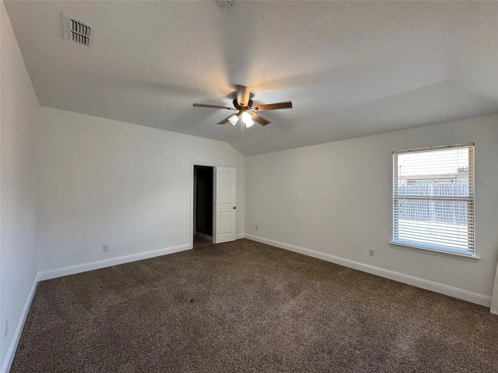 Single Family Residence For Rent in Kaufman County , 4036 Eric Drive, Heartland, Texas 75126, 4 Bedroom, 2 Bathroom, 2 Garage spaces, 1,695 Sqft, built in 2013, mls#21396397, Real Estate Agent in Heartland, Homes For Rent in Kaufman county, Homes For Rent in Heartland, Realtor in Heartland Texas, Real Estate Brokerage Independent Realty Texas, Luminita Cordes Realtor
