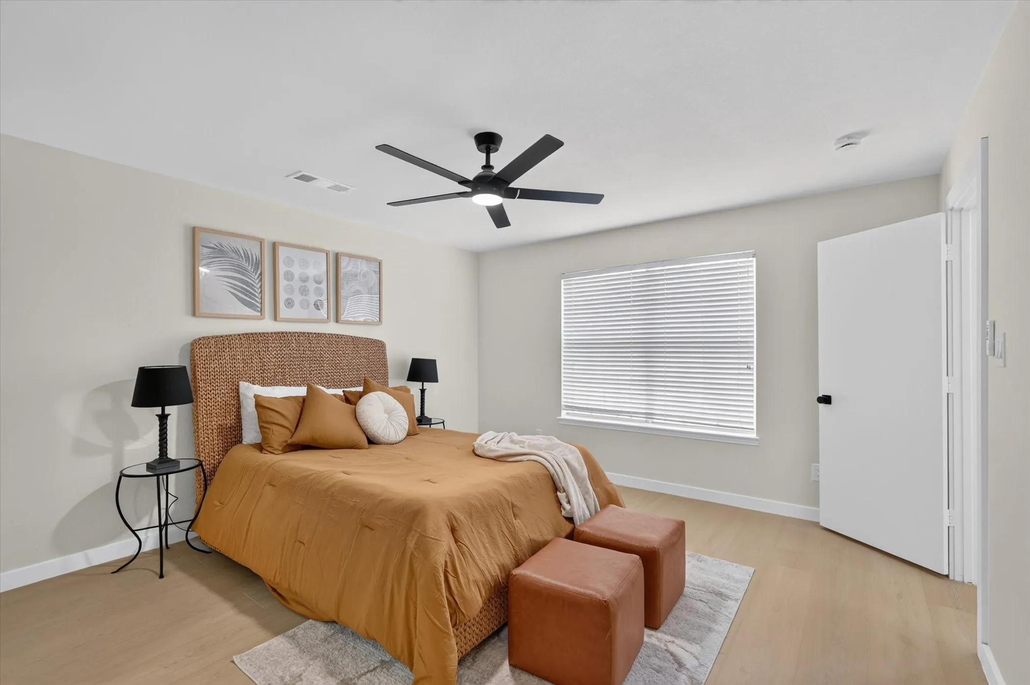 Single Family Residence For Sale in Denton County , 4364 Onyx Drive, Carrollton, Texas 75010, 5 Bedroom, 4 Bathroom, 2 Garage spaces, 2,792 Sqft, built in 1999, mls#21396304, Real Estate Agent in Carrollton, Homes For Sale in Denton county, Homes For Sale in Carrollton, Realtor in Carrollton Texas, Real Estate Brokerage Independent Realty Texas, Luminita Cordes Realtor