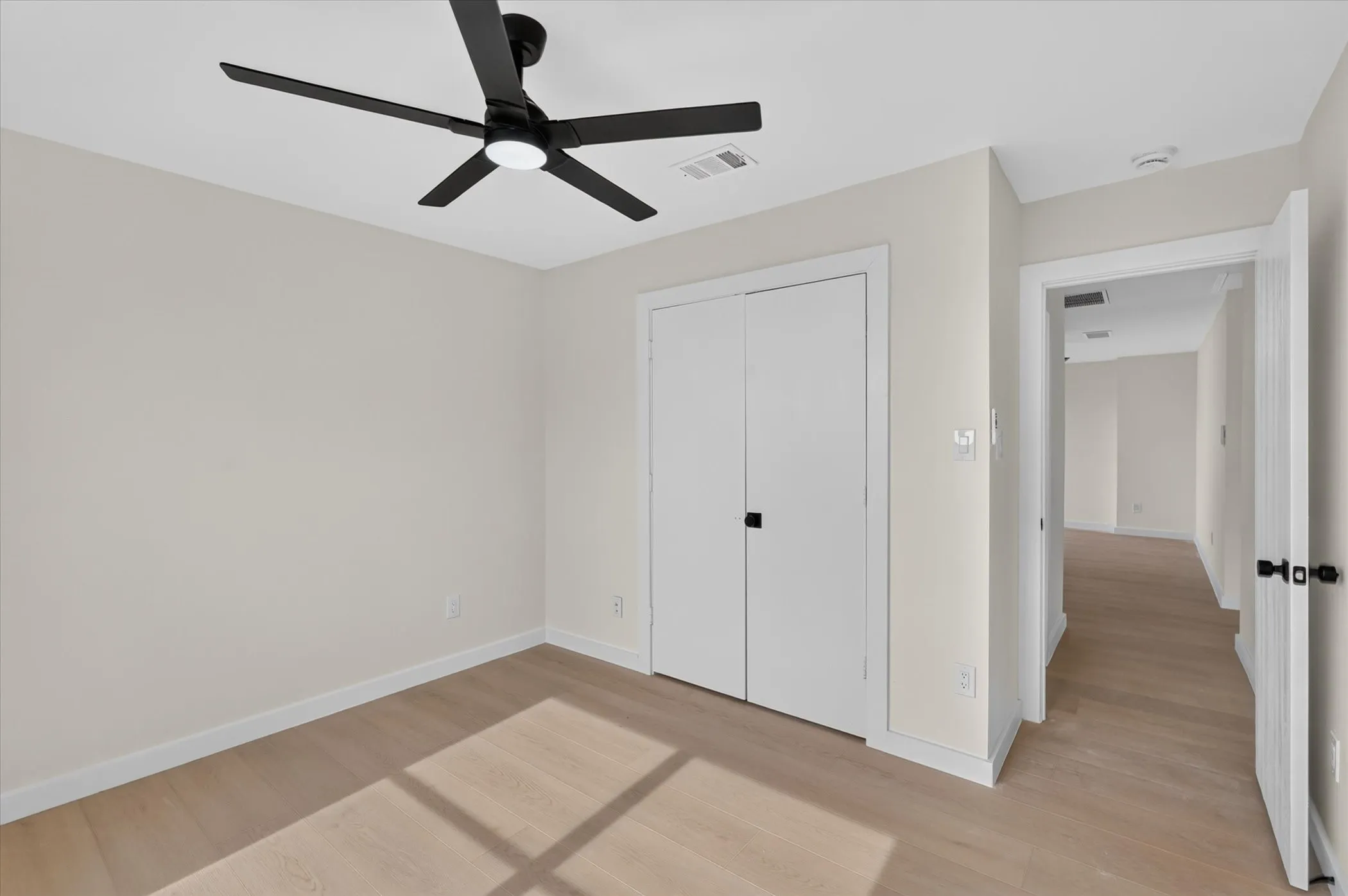 Single Family Residence For Sale in Denton County , 4364 Onyx Drive, Carrollton, Texas 75010, 5 Bedroom, 4 Bathroom, 2 Garage spaces, 2,792 Sqft, built in 1999, mls#21396304, Real Estate Agent in Carrollton, Homes For Sale in Denton county, Homes For Sale in Carrollton, Realtor in Carrollton Texas, Real Estate Brokerage Independent Realty Texas, Luminita Cordes Realtor