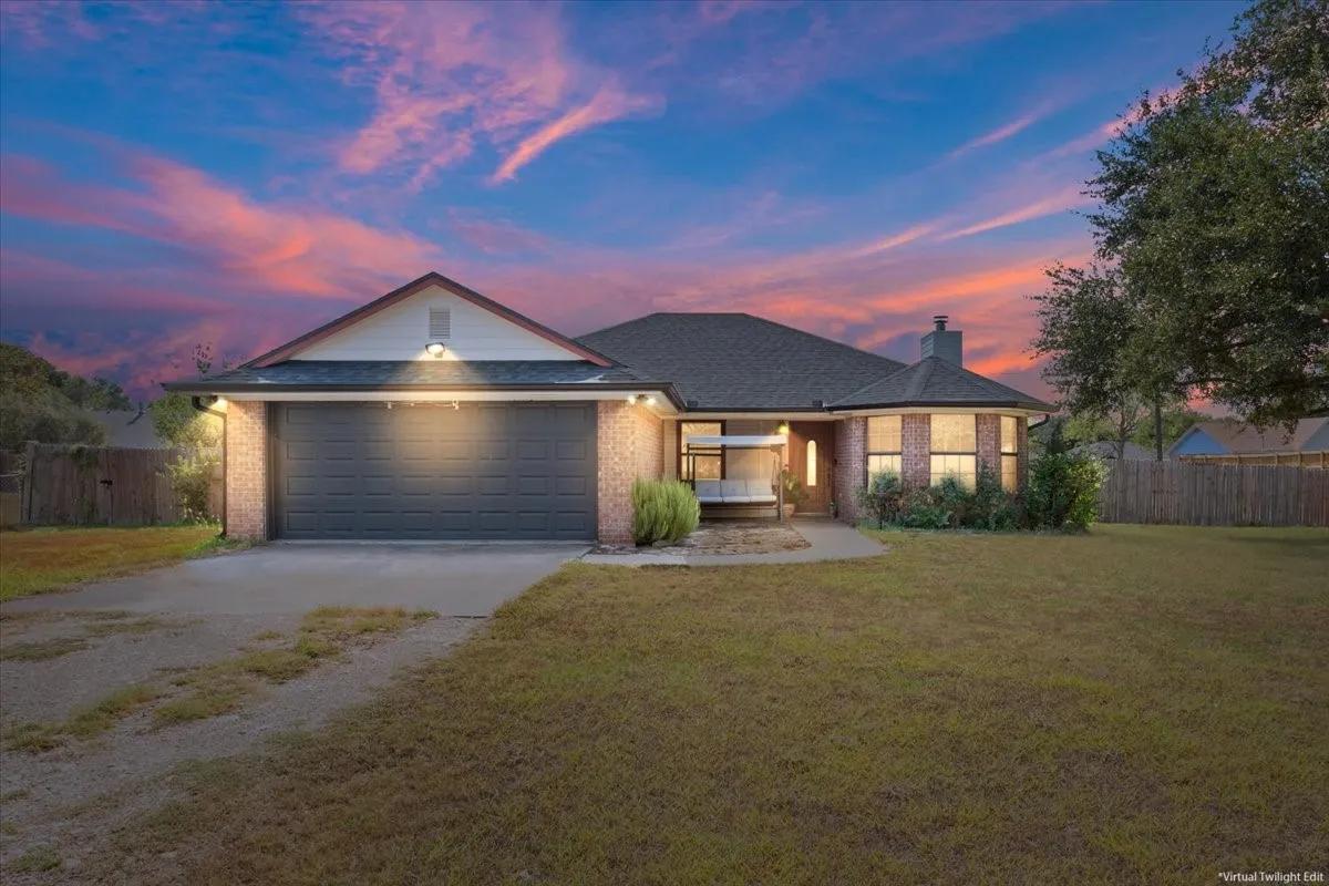 Single Family Residence For Sale in Mc Lennan County , 591 J L Brazzil Loop, Waco, Texas 76705, 3 Bedroom, 2 Bathroom, 2 Garage spaces, 1,415 Sqft, built in 1992, mls#21391276, Real Estate Agent in Waco, Homes For Sale in Mc Lennan county, Homes For Sale in Waco, Realtor in Waco Texas, Real Estate Brokerage Independent Realty Texas, Luminita Cordes Realtor