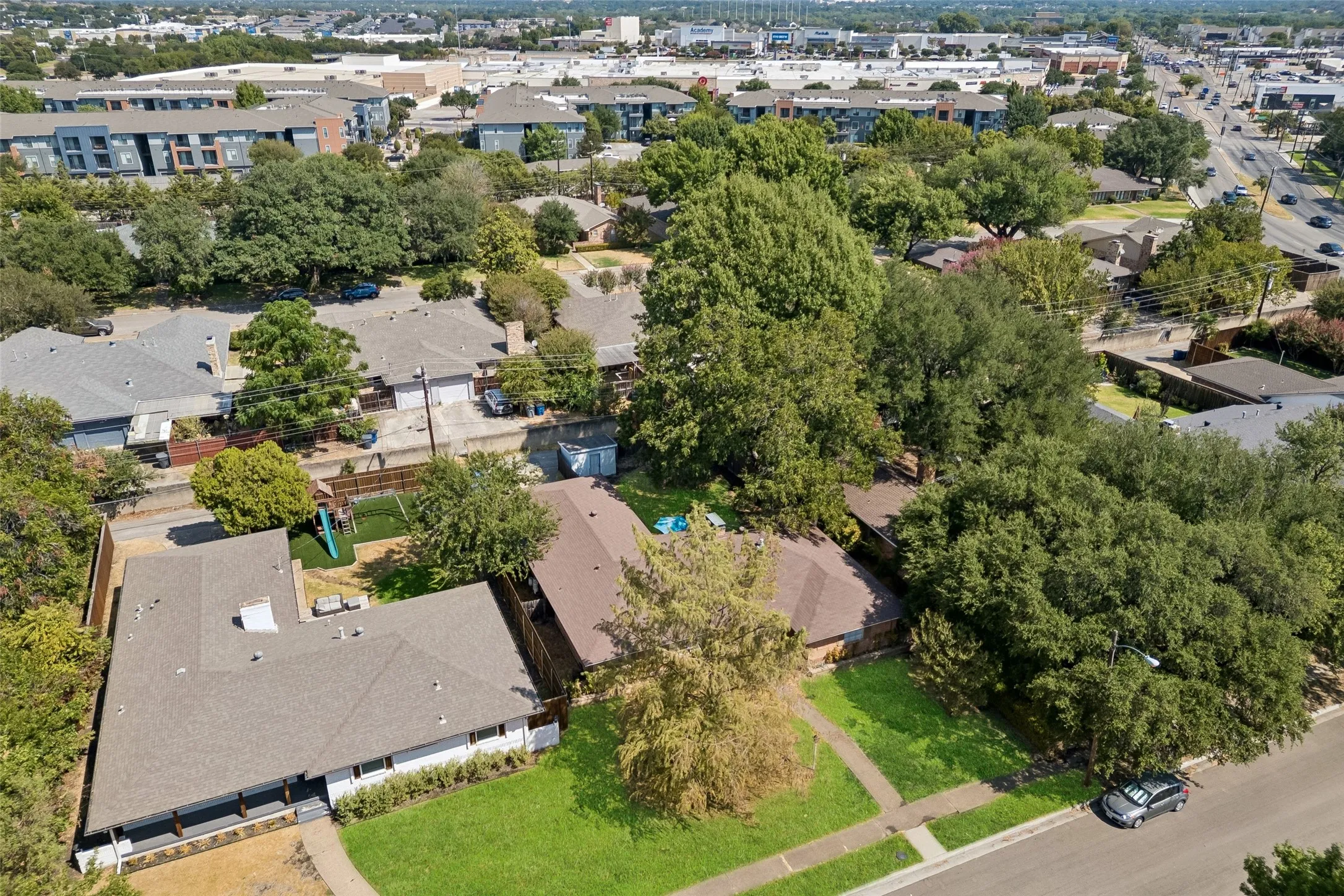Single Family Residence For Sale in Dallas County , 5629 Ledgestone Drive, Dallas, Texas 75214, 4 Bedroom, 3 Bathroom, 2 Garage spaces, 2,117 Sqft, built in 1964, mls#21386826, Real Estate Agent in Dallas, Homes For Sale in Dallas county, Homes For Sale in Dallas, Realtor in Dallas Texas, Real Estate Brokerage Independent Realty Texas, Luminita Cordes Realtor