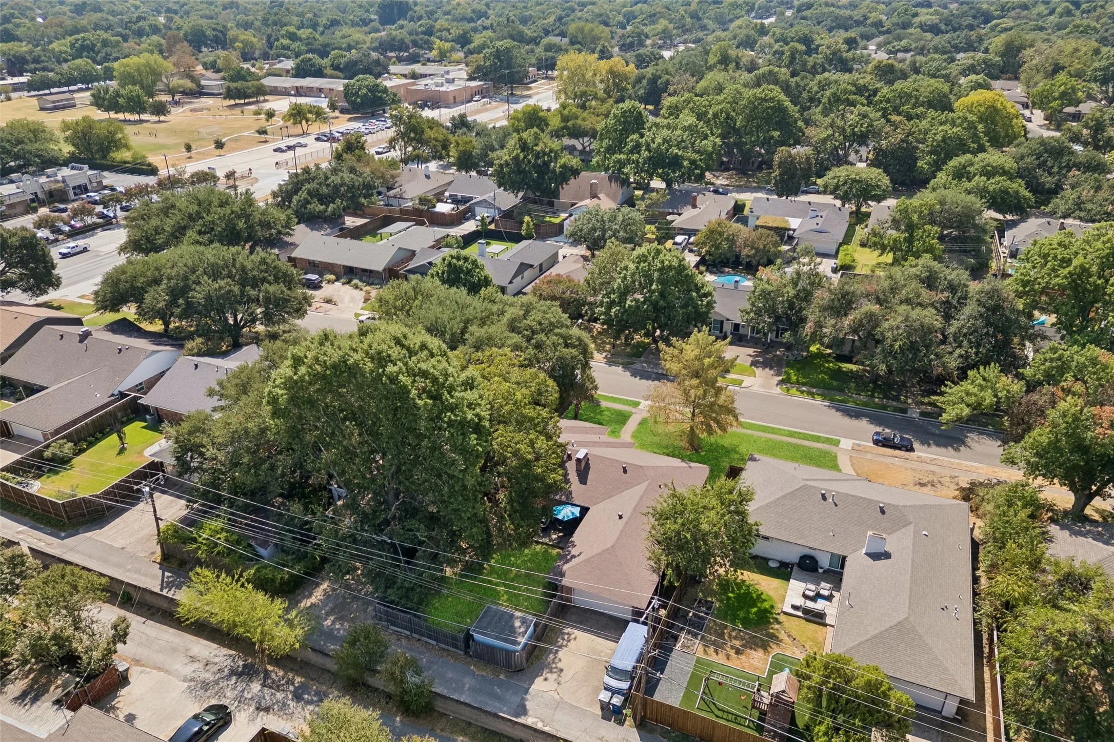 Single Family Residence For Sale in Dallas County , 5629 Ledgestone Drive, Dallas, Texas 75214, 4 Bedroom, 3 Bathroom, 2 Garage spaces, 2,117 Sqft, built in 1964, mls#21386826, Real Estate Agent in Dallas, Homes For Sale in Dallas county, Homes For Sale in Dallas, Realtor in Dallas Texas, Real Estate Brokerage Independent Realty Texas, Luminita Cordes Realtor