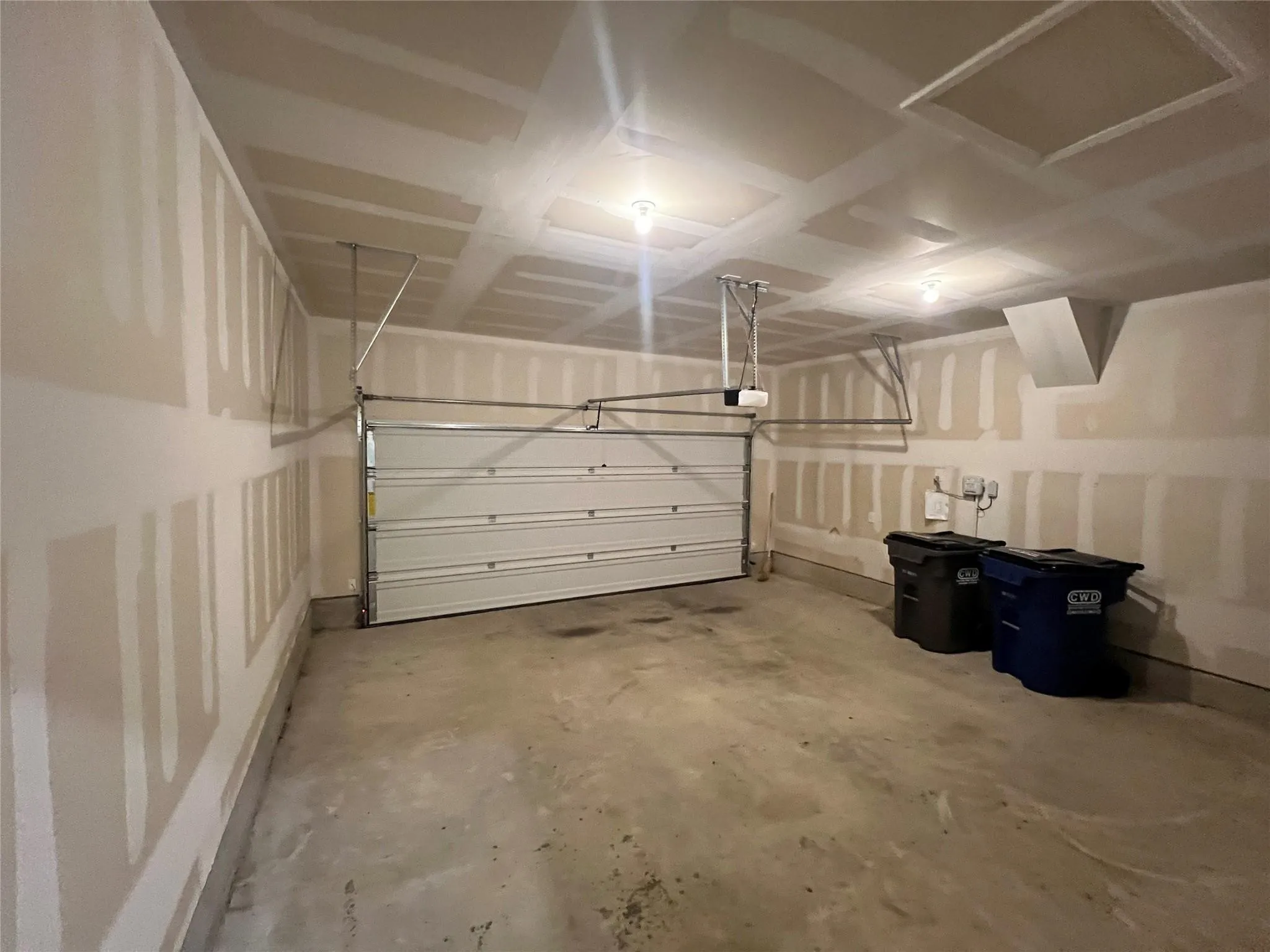 Single Family Residence For Rent in Collin County , 672 Crestridge Drive, Lavon, Texas 75166, 4 Bedroom, 2 Bathroom, 2 Garage spaces, 1,779 Sqft, built in 2021, mls#21396404, Real Estate Agent in Lavon, Homes For Rent in Collin county, Homes For Rent in Lavon, Realtor in Lavon Texas, Real Estate Brokerage Independent Realty Texas, Luminita Cordes Realtor