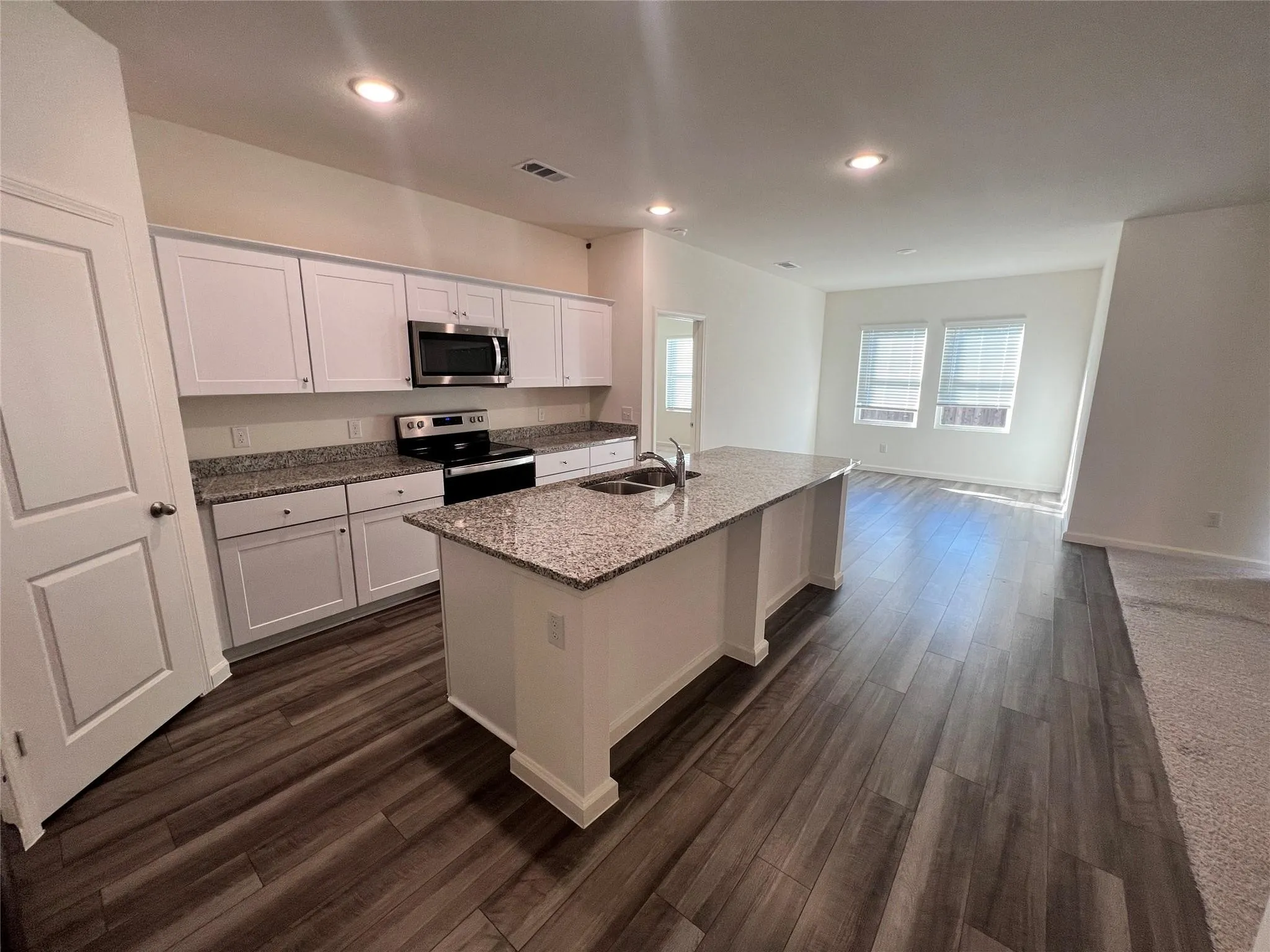 Single Family Residence For Rent in Collin County , 672 Crestridge Drive, Lavon, Texas 75166, 4 Bedroom, 2 Bathroom, 2 Garage spaces, 1,779 Sqft, built in 2021, mls#21396404, Real Estate Agent in Lavon, Homes For Rent in Collin county, Homes For Rent in Lavon, Realtor in Lavon Texas, Real Estate Brokerage Independent Realty Texas, Luminita Cordes Realtor