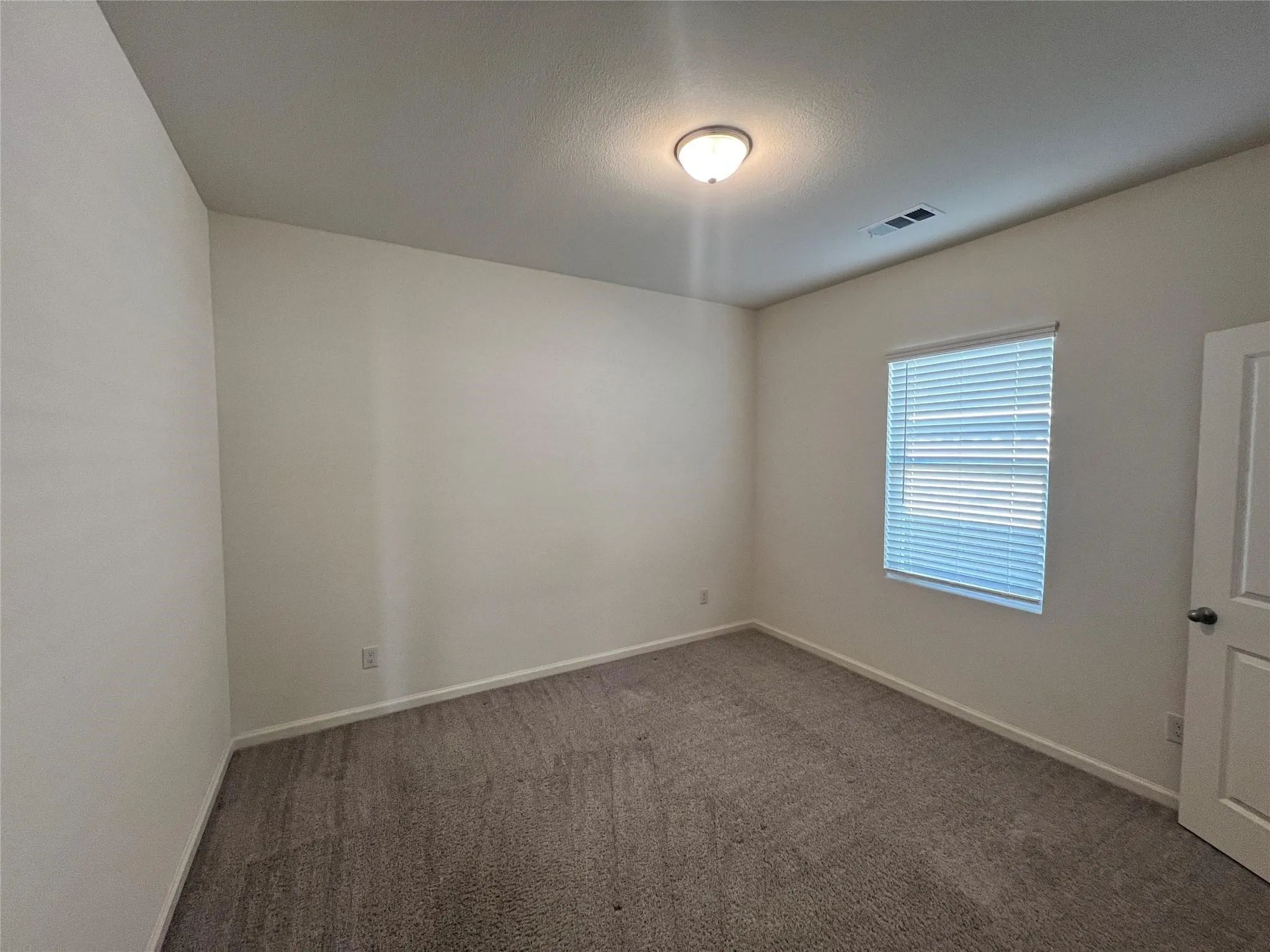 Single Family Residence For Rent in Collin County , 672 Crestridge Drive, Lavon, Texas 75166, 4 Bedroom, 2 Bathroom, 2 Garage spaces, 1,779 Sqft, built in 2021, mls#21396404, Real Estate Agent in Lavon, Homes For Rent in Collin county, Homes For Rent in Lavon, Realtor in Lavon Texas, Real Estate Brokerage Independent Realty Texas, Luminita Cordes Realtor