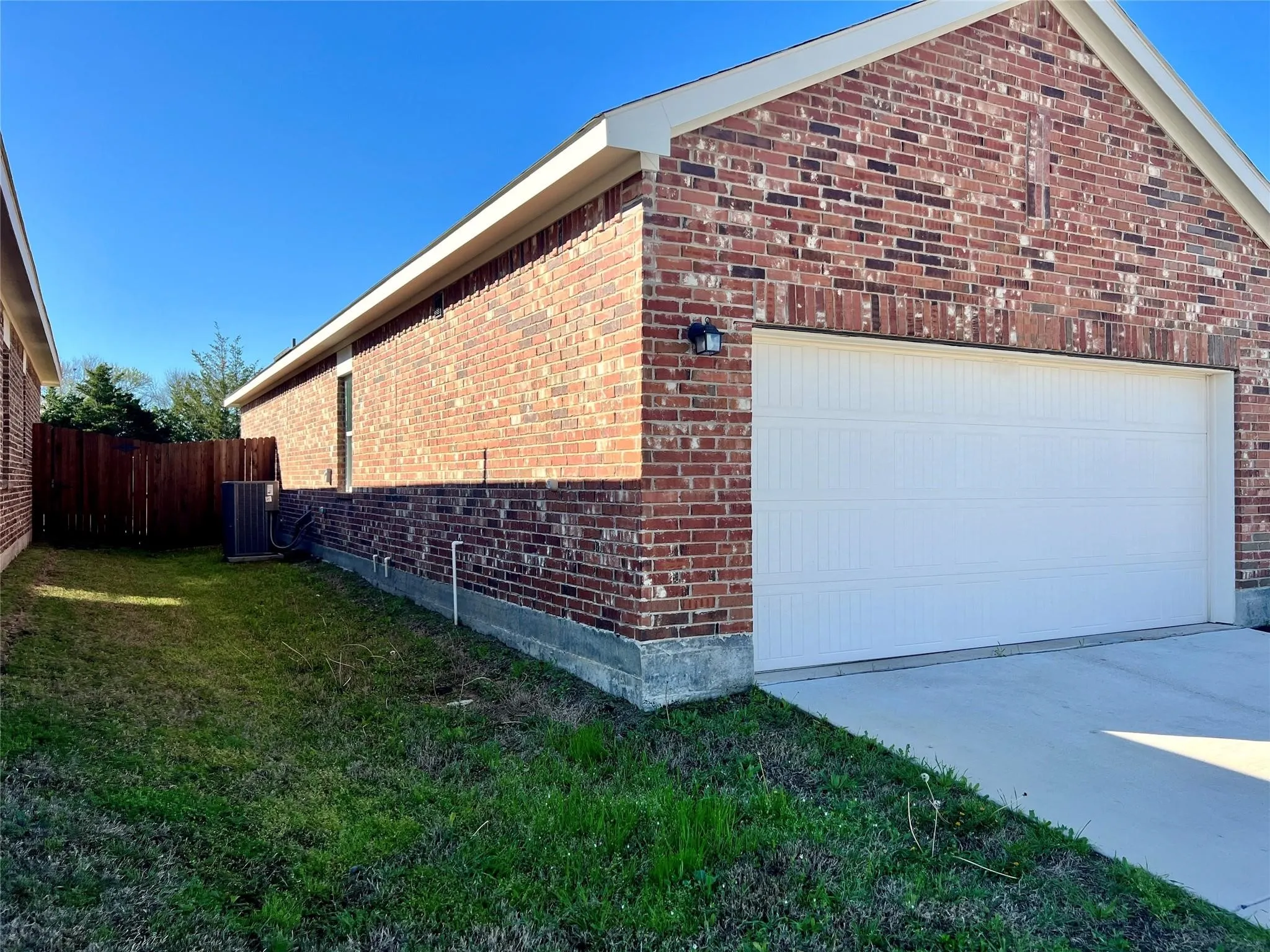 Single Family Residence For Rent in Collin County , 672 Crestridge Drive, Lavon, Texas 75166, 4 Bedroom, 2 Bathroom, 2 Garage spaces, 1,779 Sqft, built in 2021, mls#21396404, Real Estate Agent in Lavon, Homes For Rent in Collin county, Homes For Rent in Lavon, Realtor in Lavon Texas, Real Estate Brokerage Independent Realty Texas, Luminita Cordes Realtor