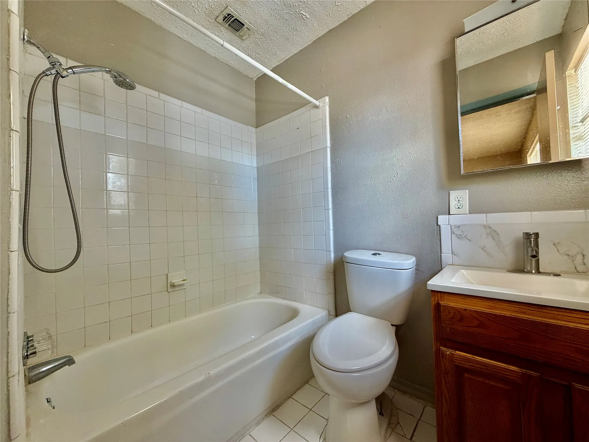 Single Family Residence For Rent in Dallas County , 35 W Mountain Lane 43, Grand Prairie, Texas 75052, 3 Bedroom, 2 Bathroom, Garage spaces, 1,244 Sqft, built in 1971, mls#21396268, Real Estate Agent in Grand Prairie, Homes For Rent in Dallas county, Homes For Rent in Grand Prairie, Realtor in Grand Prairie Texas, Real Estate Brokerage Independent Realty Texas, Luminita Cordes Realtor